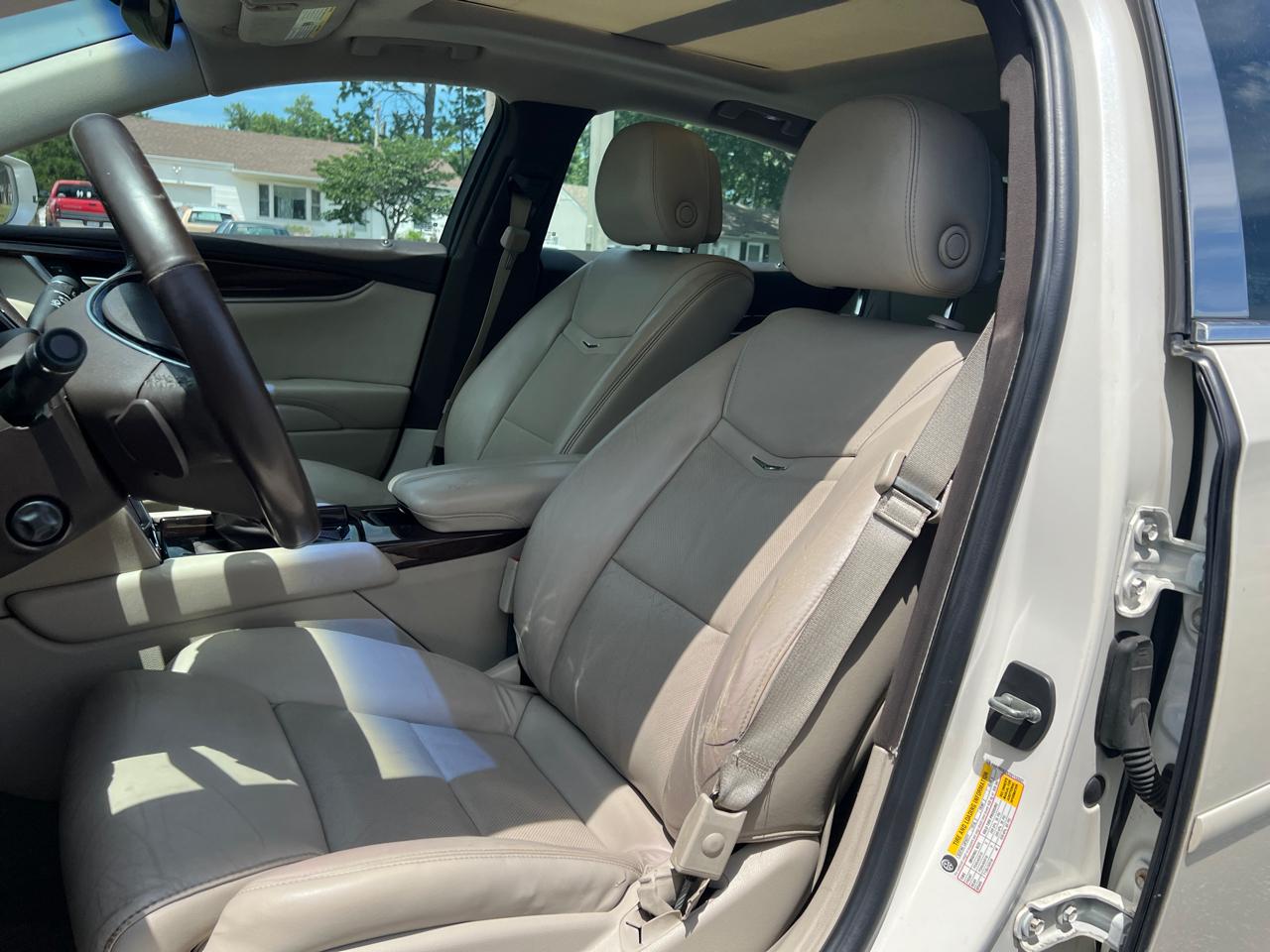 Cadillac XTS 4dr Sdn Luxury AWD 2013