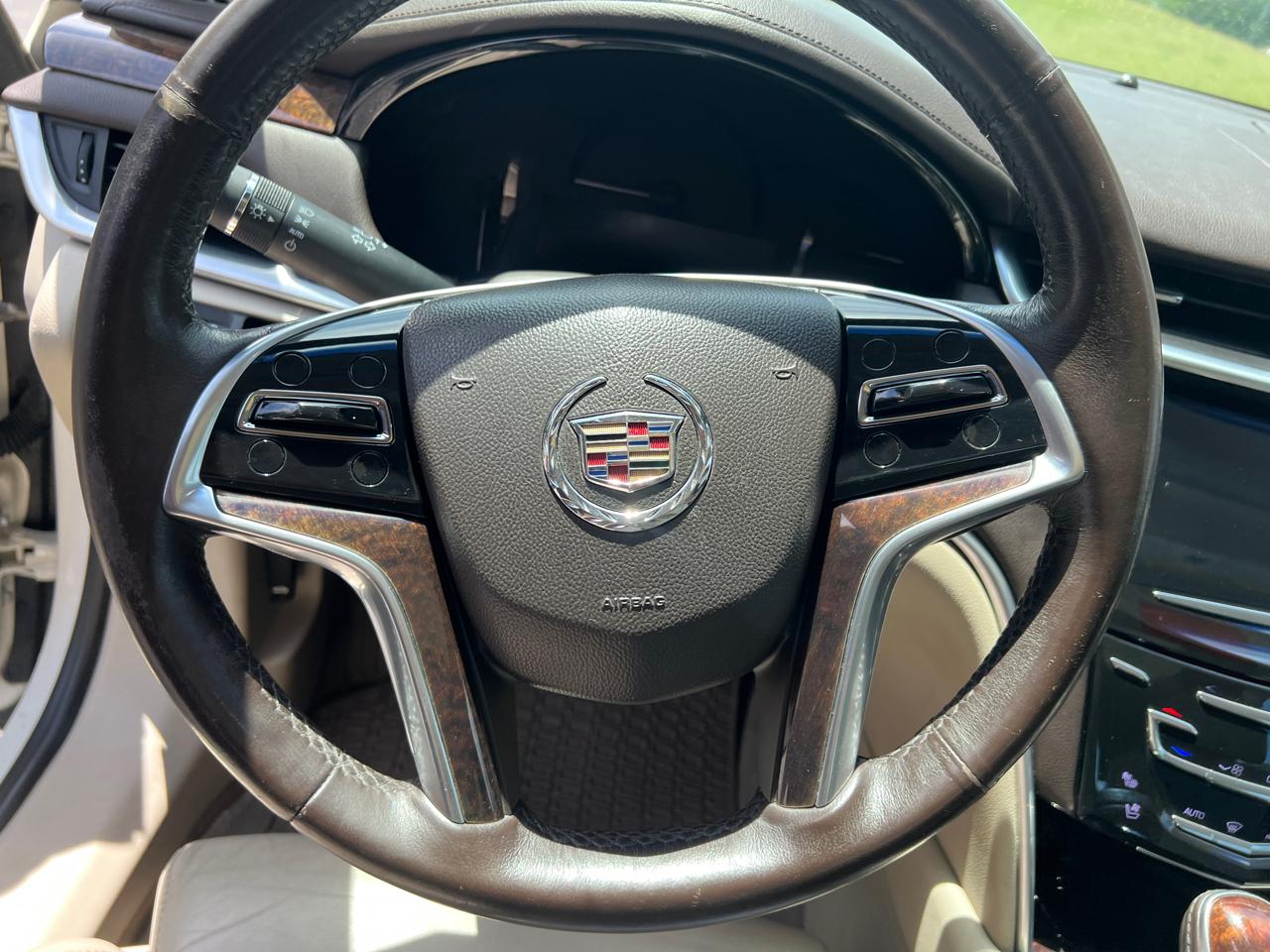 Cadillac XTS 4dr Sdn Luxury AWD 2013