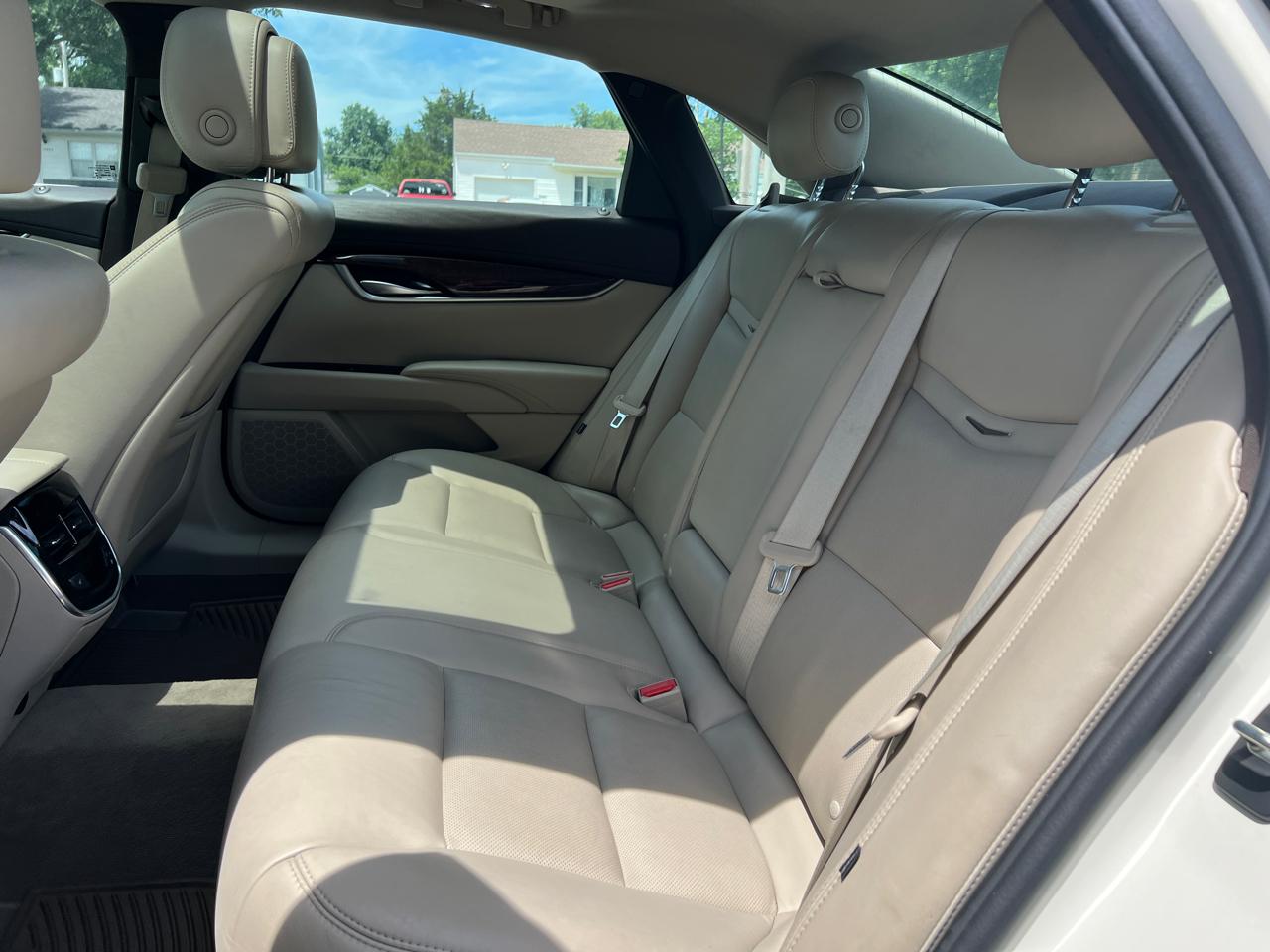 Cadillac XTS 4dr Sdn Luxury AWD 2013