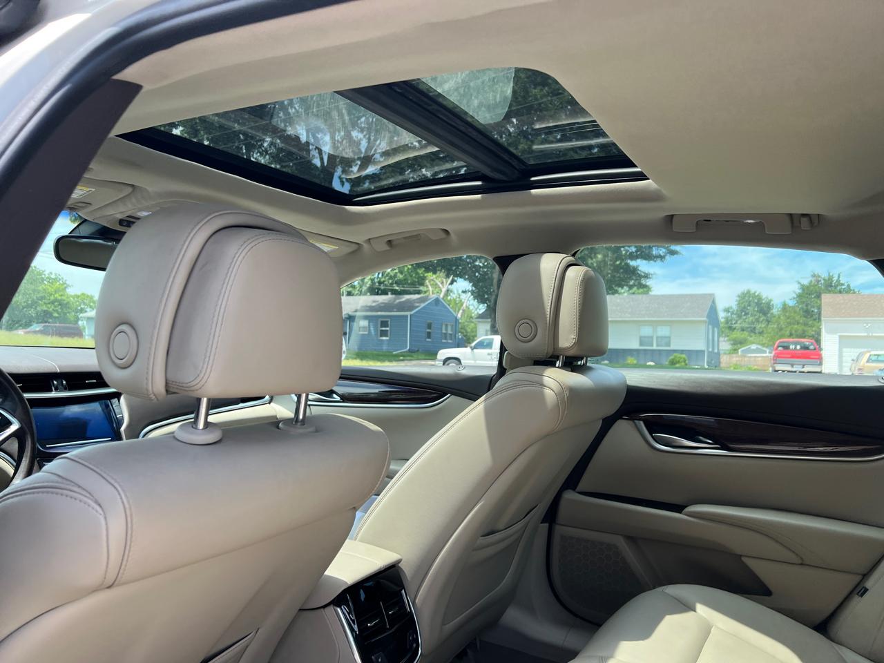 Cadillac XTS 4dr Sdn Luxury AWD 2013