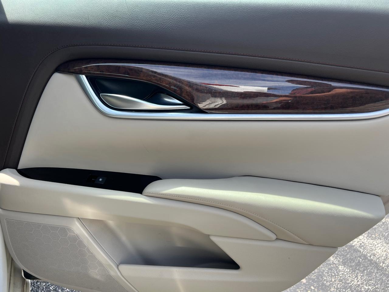 Cadillac XTS 4dr Sdn Luxury AWD 2013