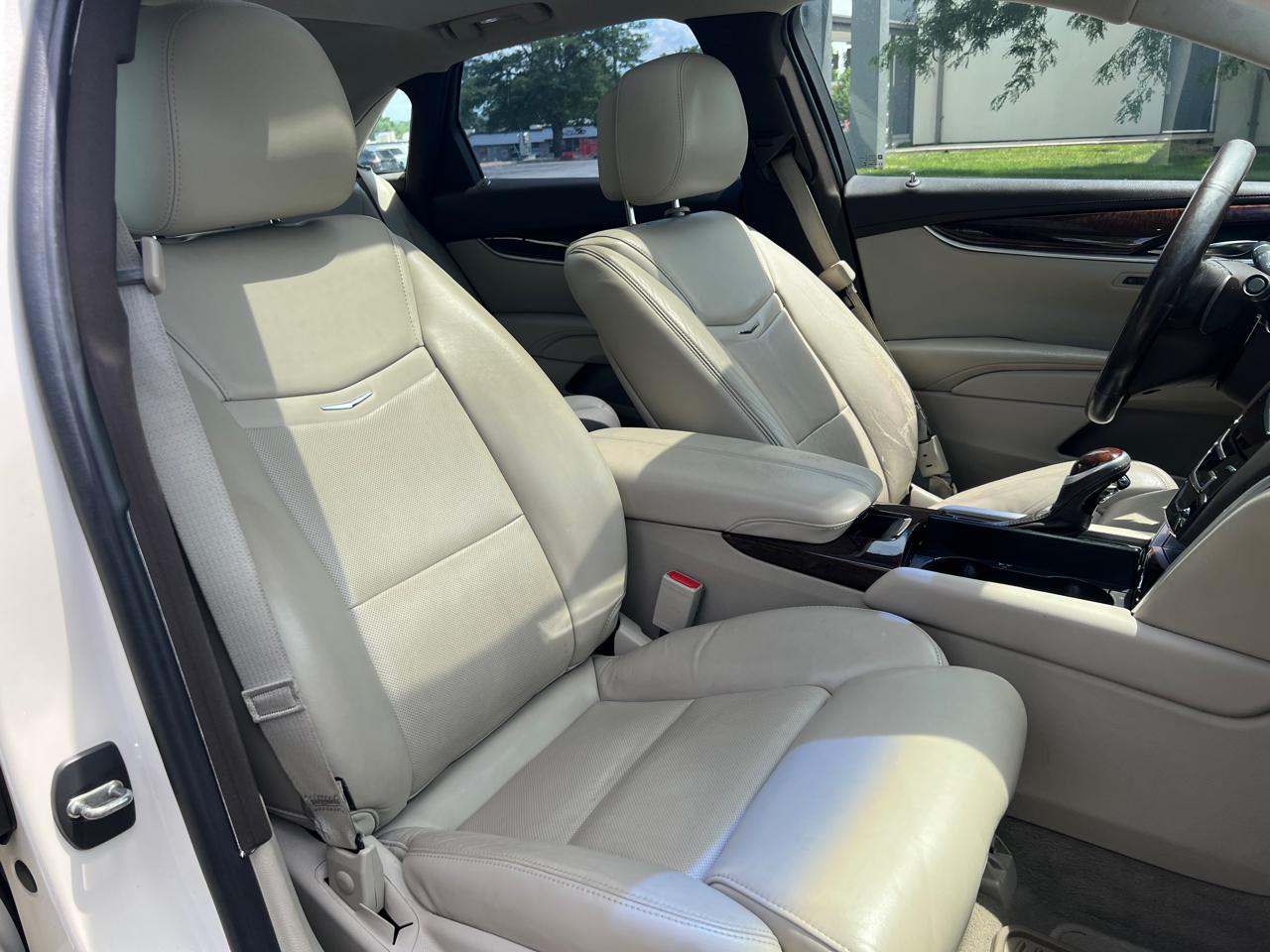 Cadillac XTS 4dr Sdn Luxury AWD 2013