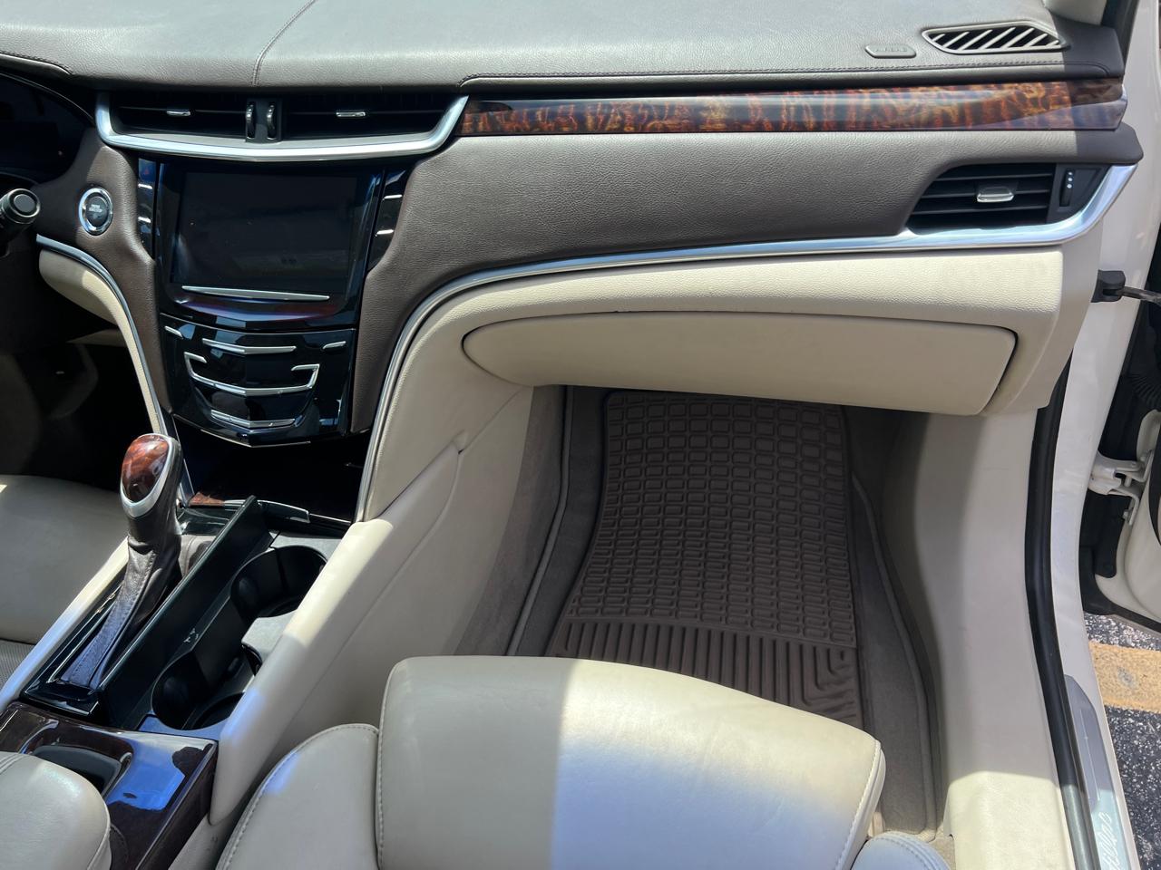Cadillac XTS 4dr Sdn Luxury AWD 2013
