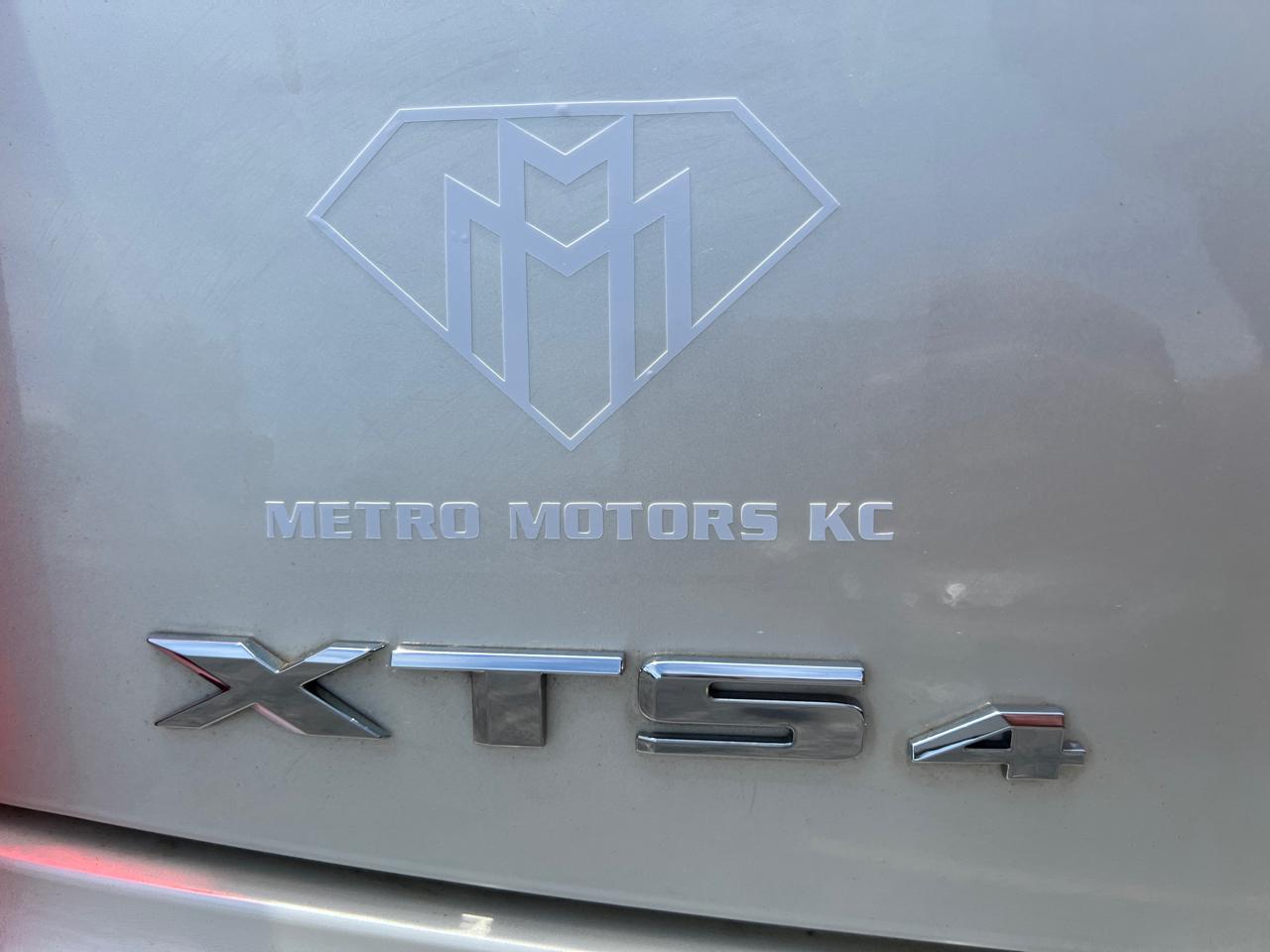 Cadillac XTS 4dr Sdn Luxury AWD 2013