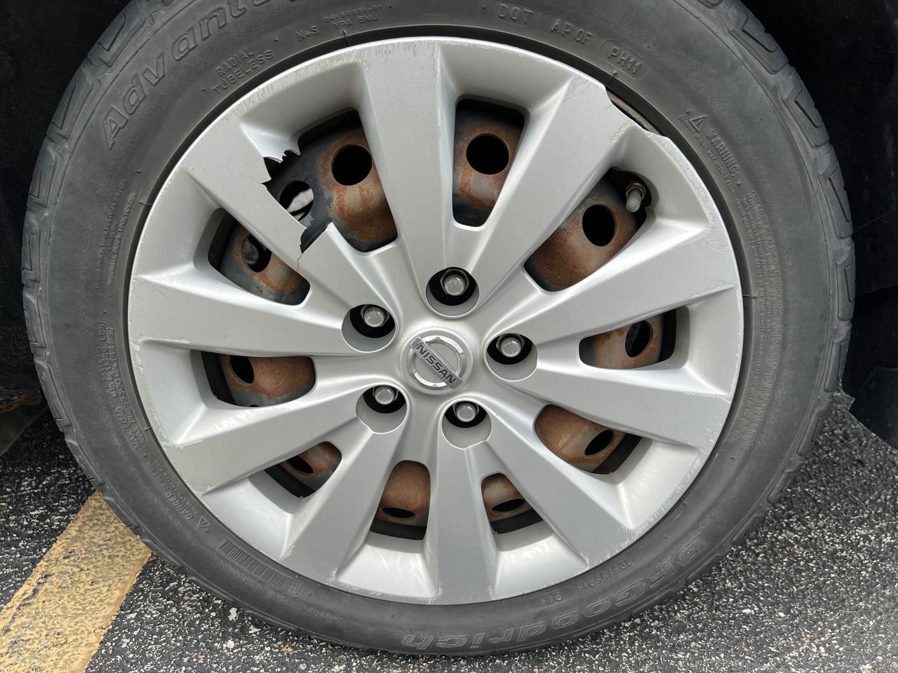 Nissan Sentra 4dr Sdn I4 CVT SV 2015