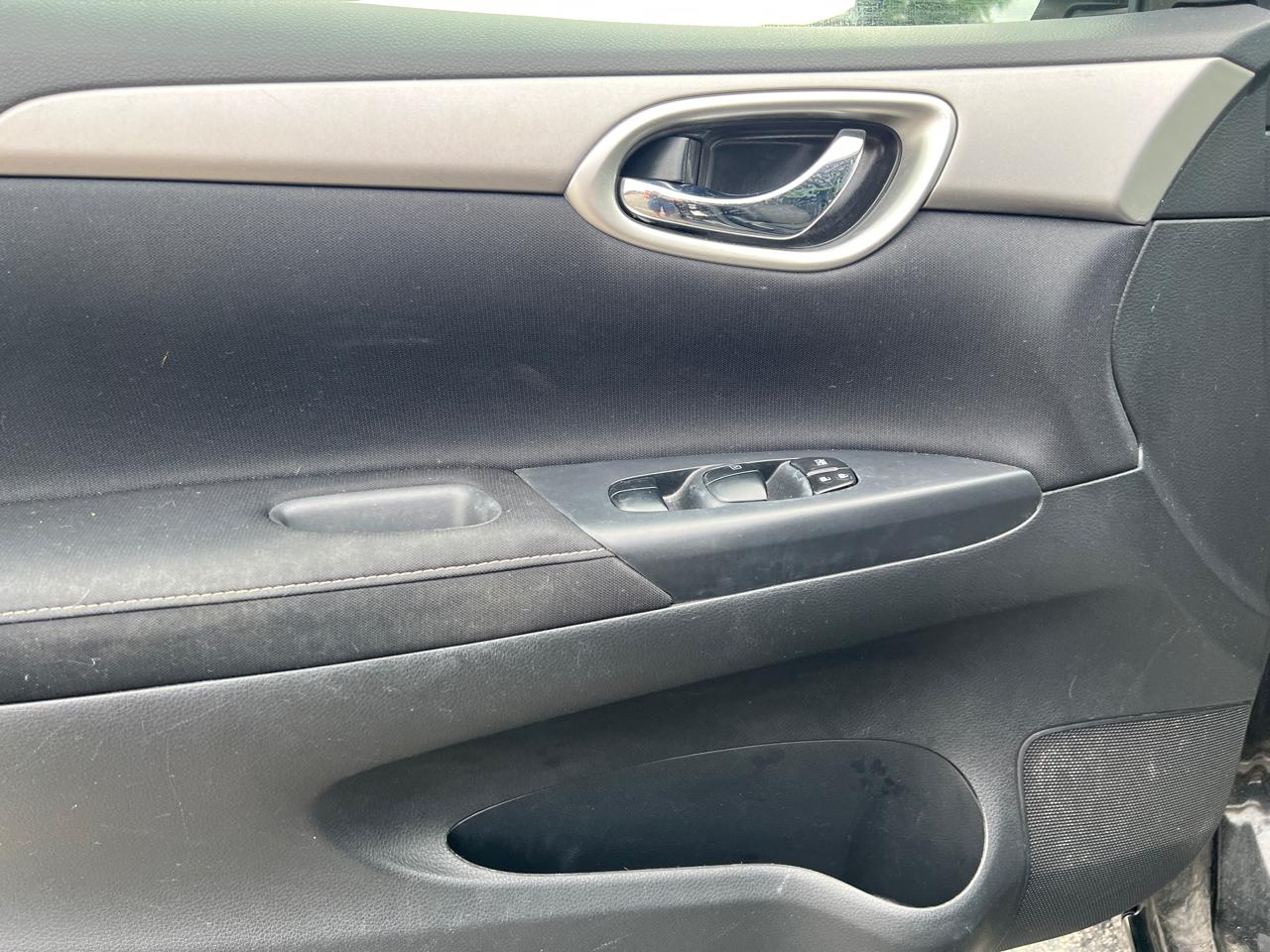 Nissan Sentra 4dr Sdn I4 CVT SV 2015