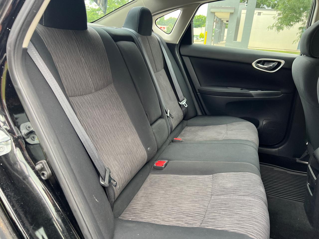 Nissan Sentra 4dr Sdn I4 CVT SV 2015