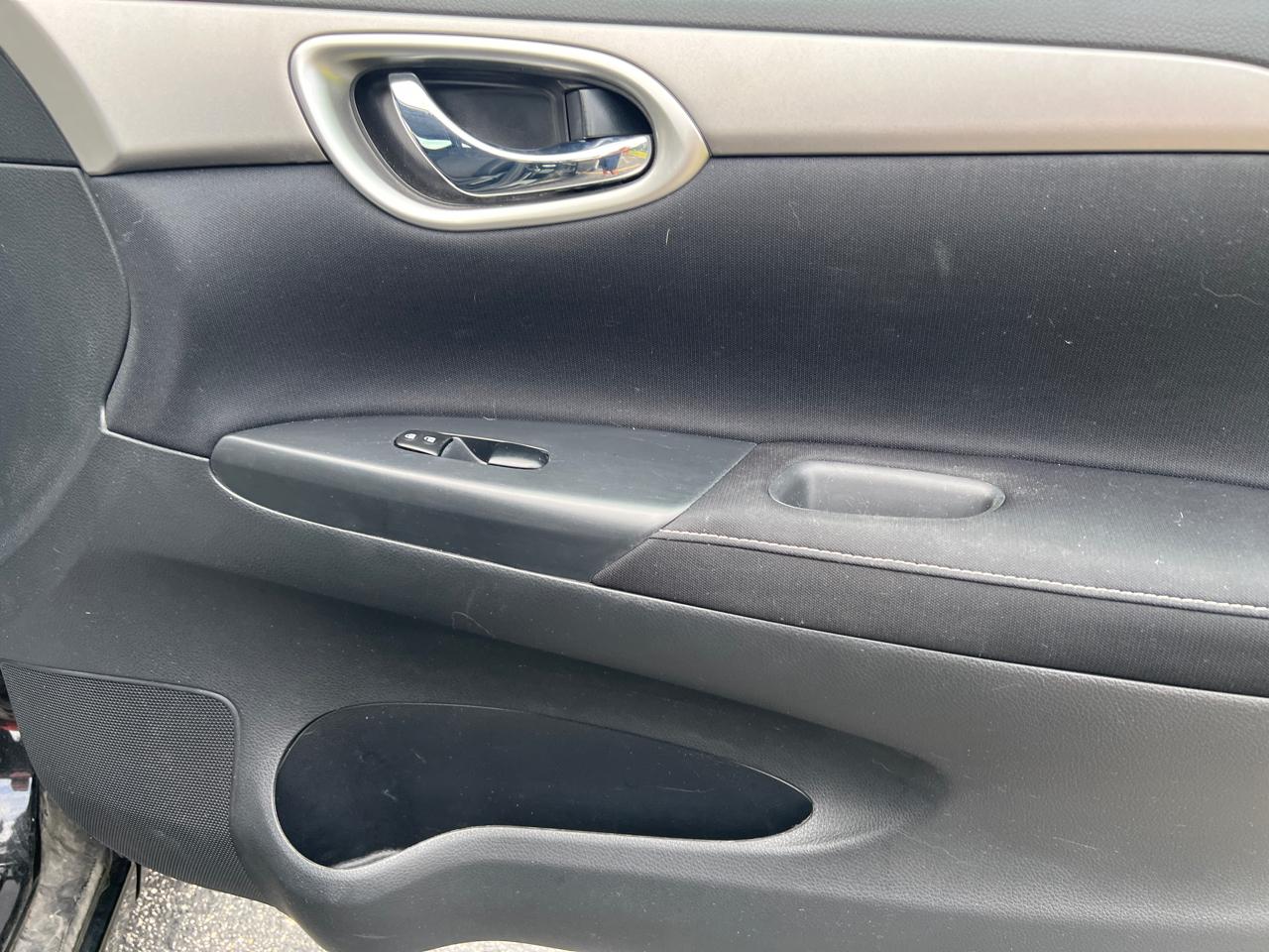 Nissan Sentra 4dr Sdn I4 CVT SV 2015