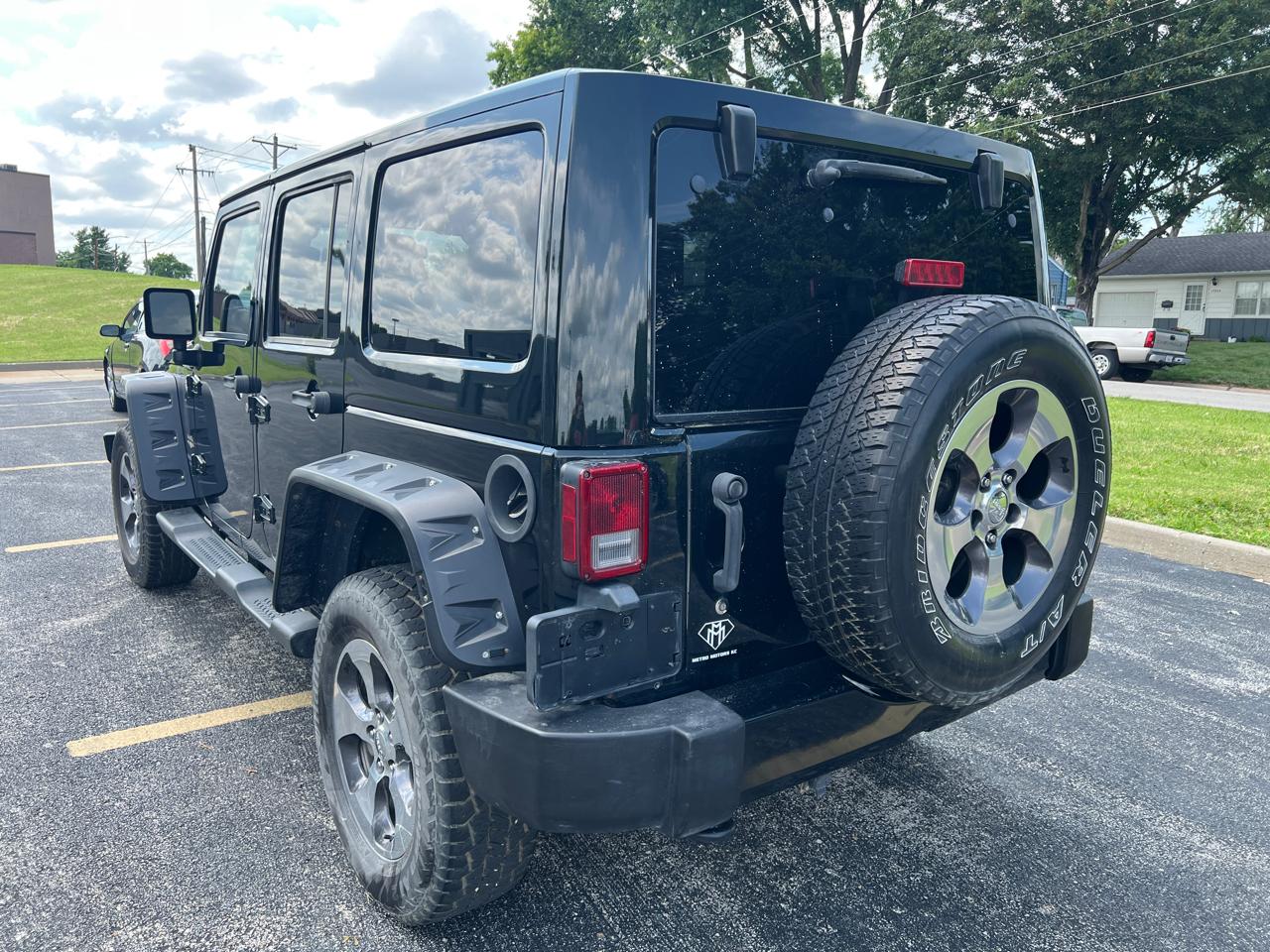 Jeep Wrangler Unlimited 4WD 4dr Sahara 2012