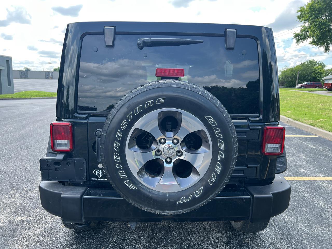 Jeep Wrangler Unlimited 4WD 4dr Sahara 2012