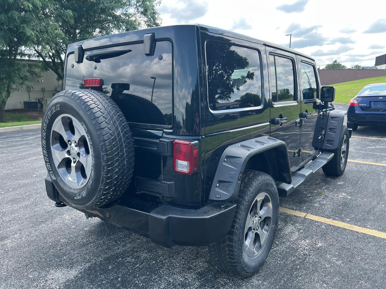Jeep Wrangler Unlimited 4WD 4dr Sahara 2012