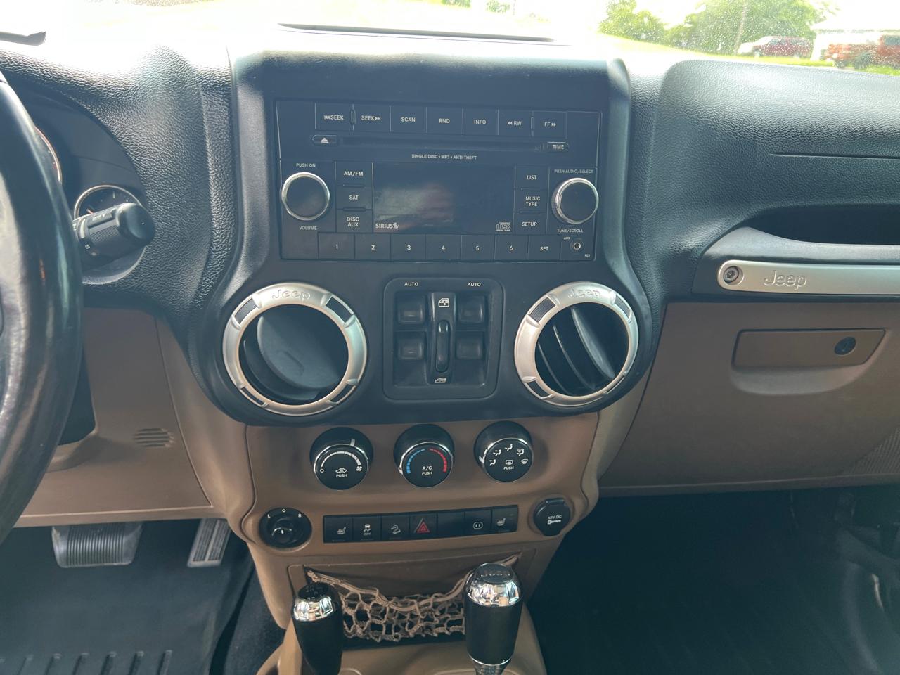 Jeep Wrangler Unlimited 4WD 4dr Sahara 2012