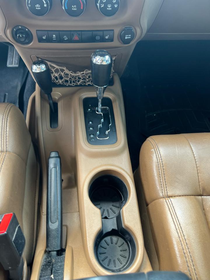 Jeep Wrangler Unlimited 4WD 4dr Sahara 2012