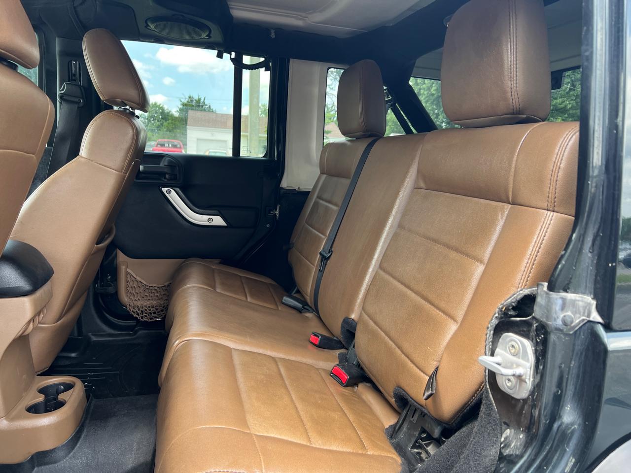Jeep Wrangler Unlimited 4WD 4dr Sahara 2012