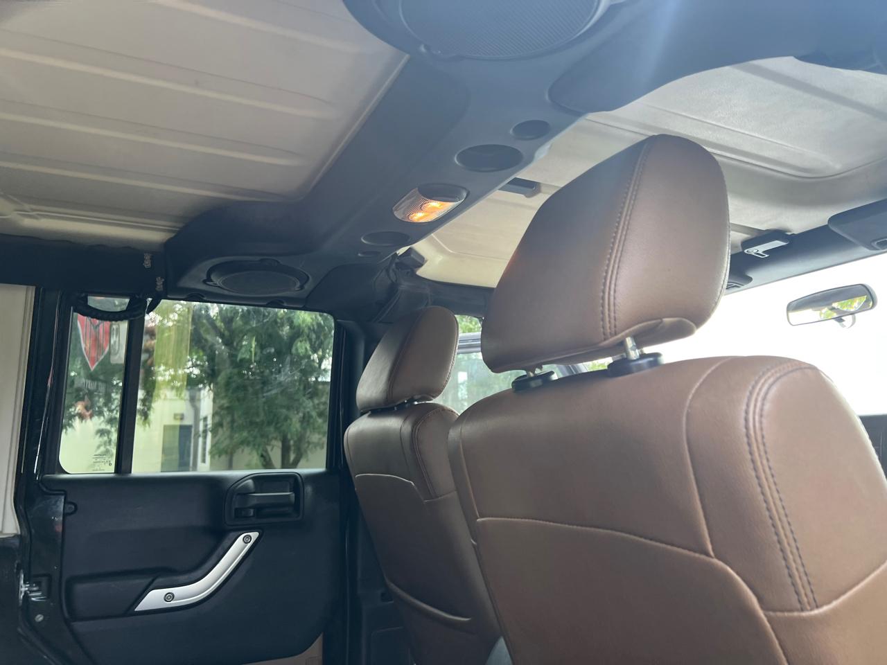 Jeep Wrangler Unlimited 4WD 4dr Sahara 2012