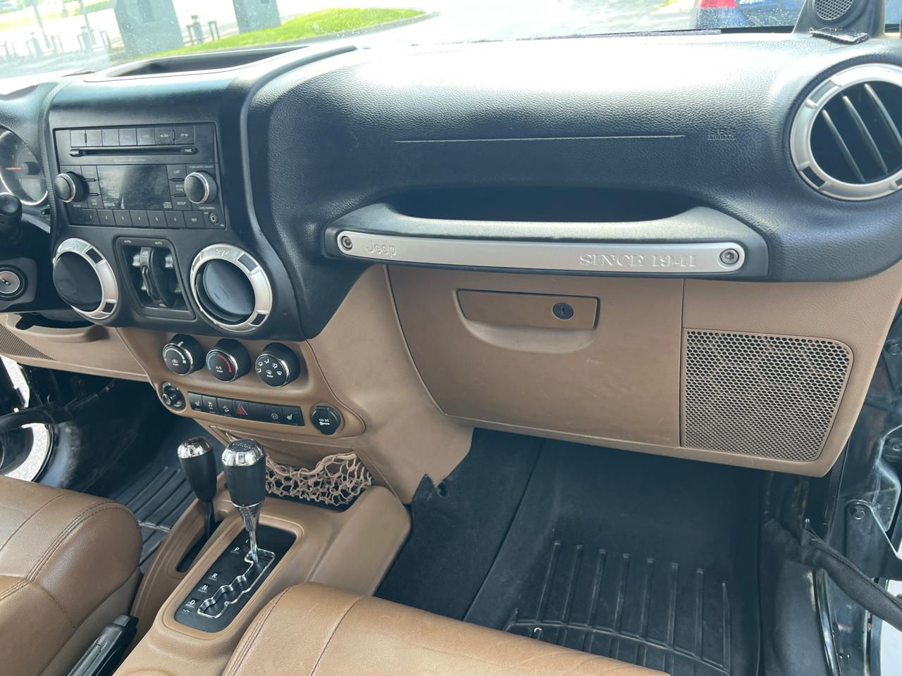 Jeep Wrangler Unlimited 4WD 4dr Sahara 2012