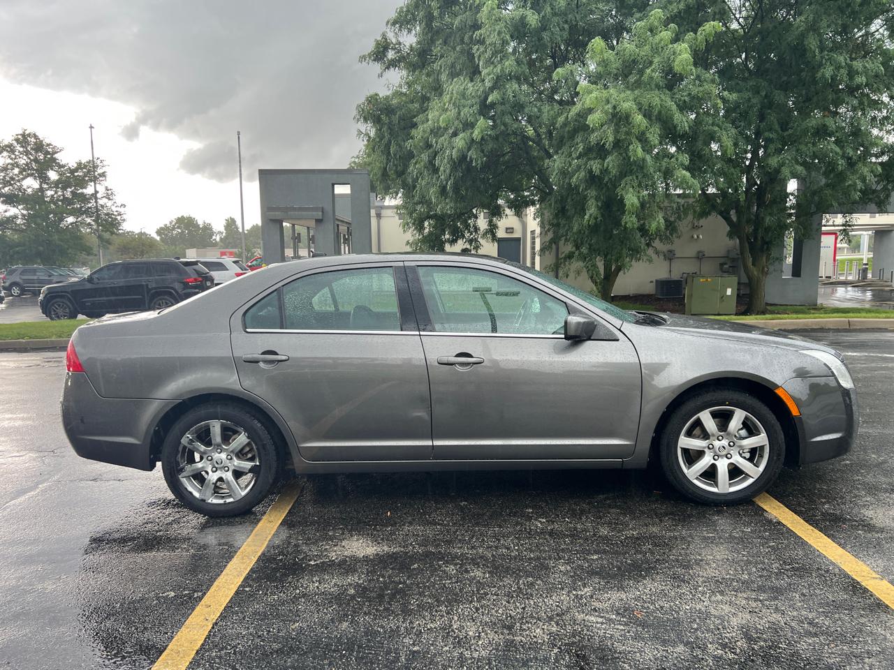 Mercury Milan 4dr Sdn Premier FWD 2011