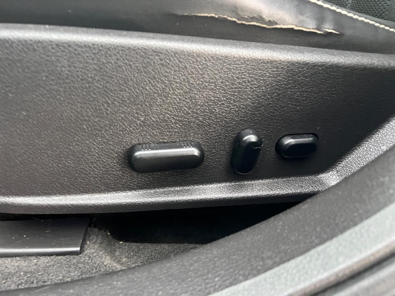 Mercury Milan 4dr Sdn Premier FWD 2011