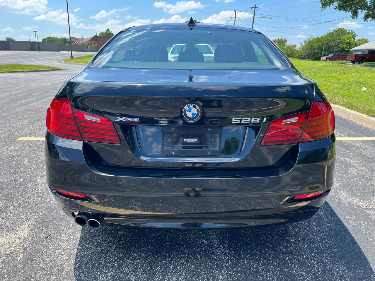 BMW 5 Series 4dr Sdn 528i xDrive AWD 2016