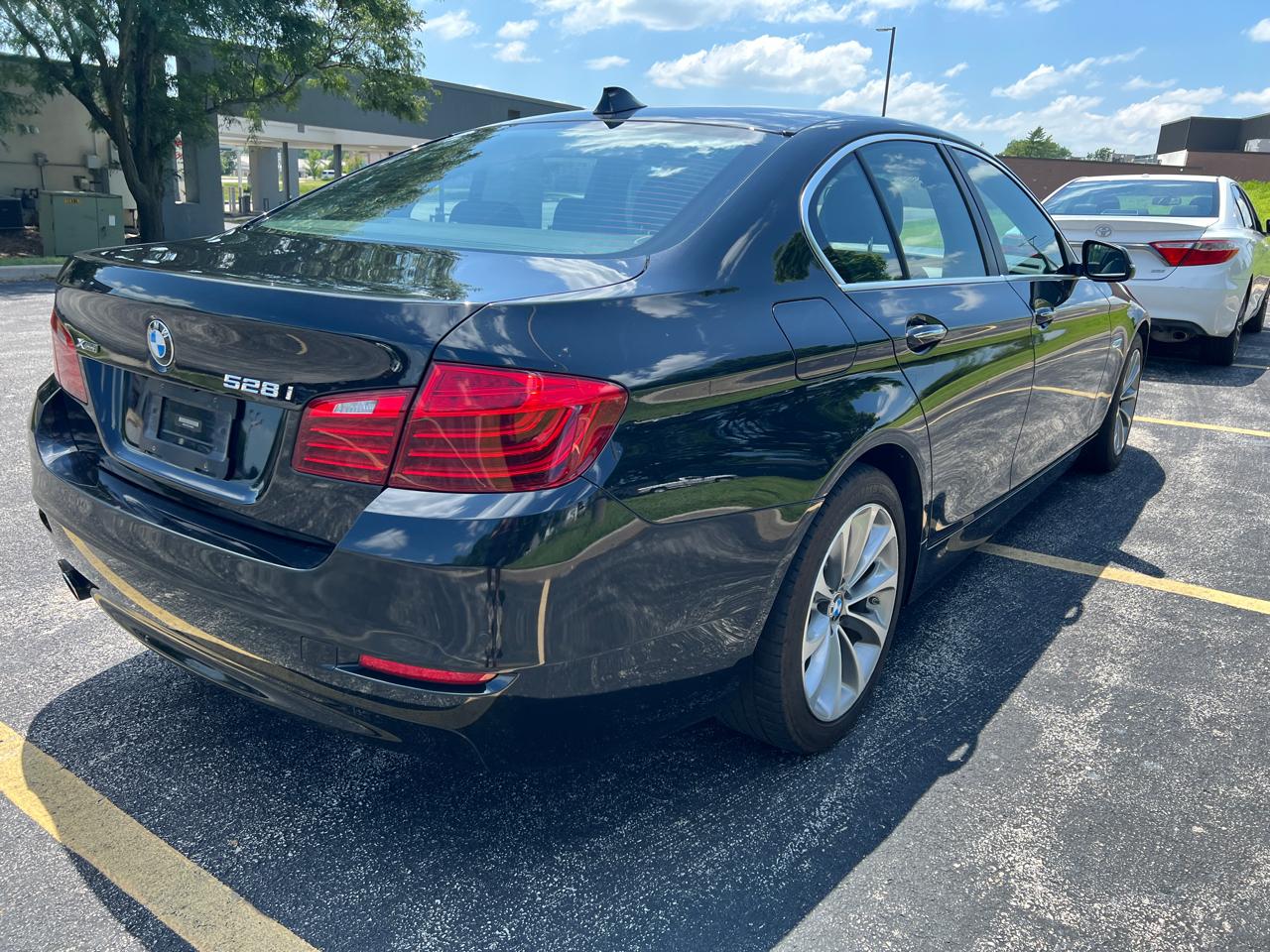 BMW 5 Series 4dr Sdn 528i xDrive AWD 2016