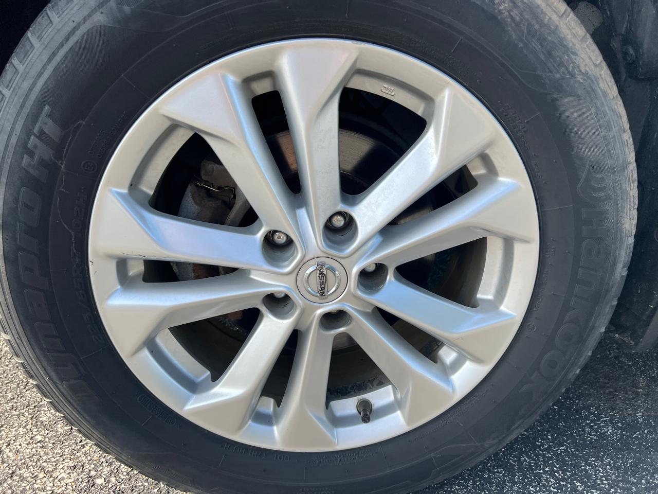 Nissan Rogue AWD 4dr SV 2016