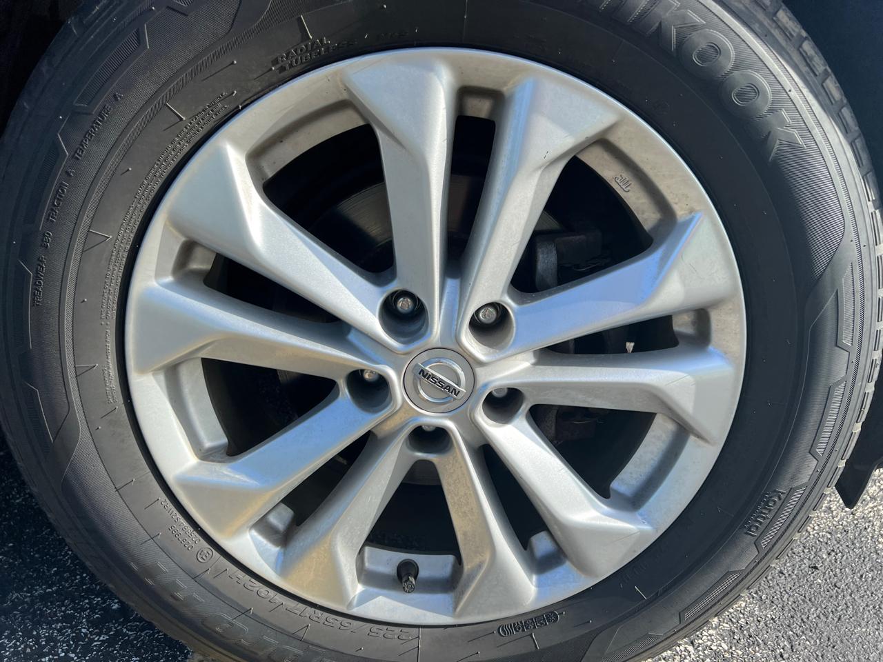 Nissan Rogue AWD 4dr SV 2016