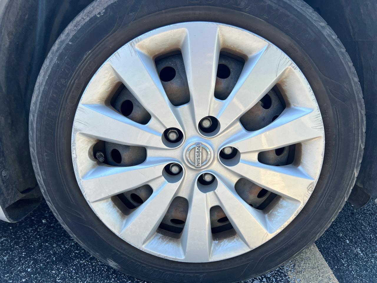 Nissan Sentra 4dr Sdn I4 CVT SV 2013
