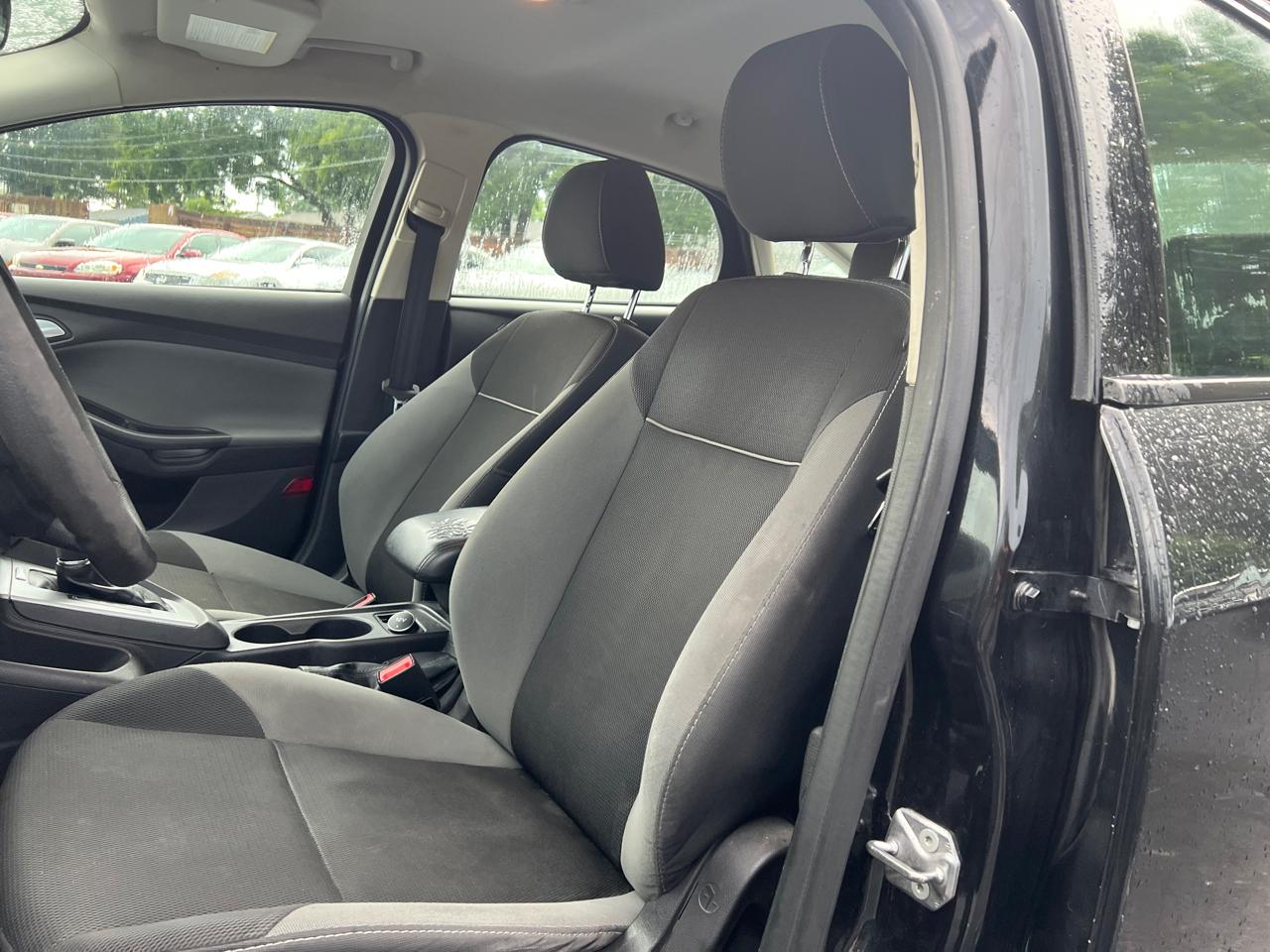 Ford Focus 4dr Sdn SE 2014