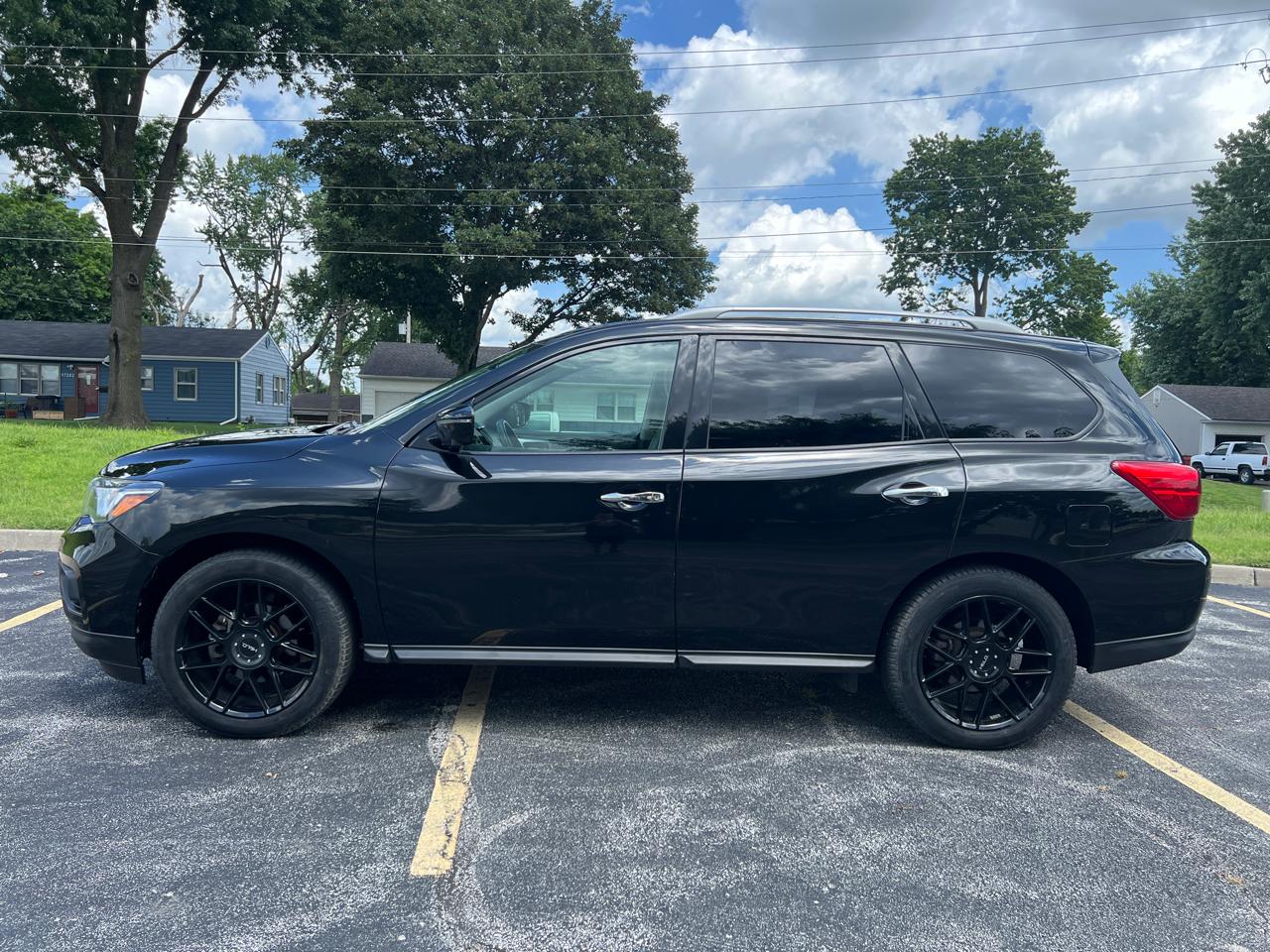 Nissan Pathfinder FWD SL 2019