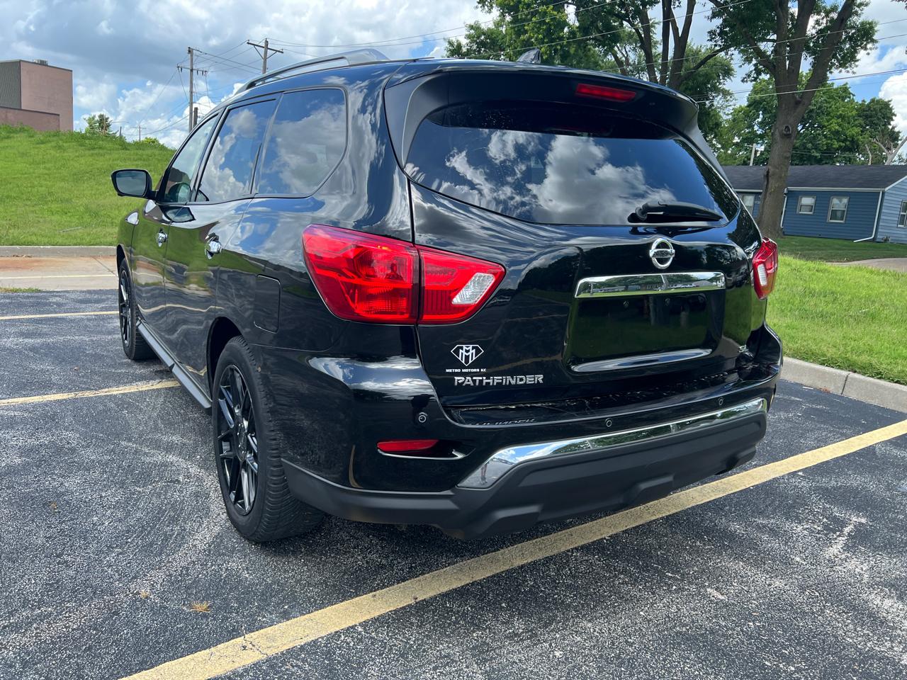 Nissan Pathfinder FWD SL 2019