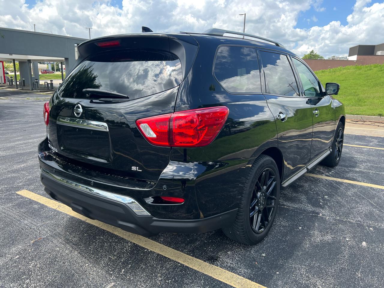 Nissan Pathfinder FWD SL 2019