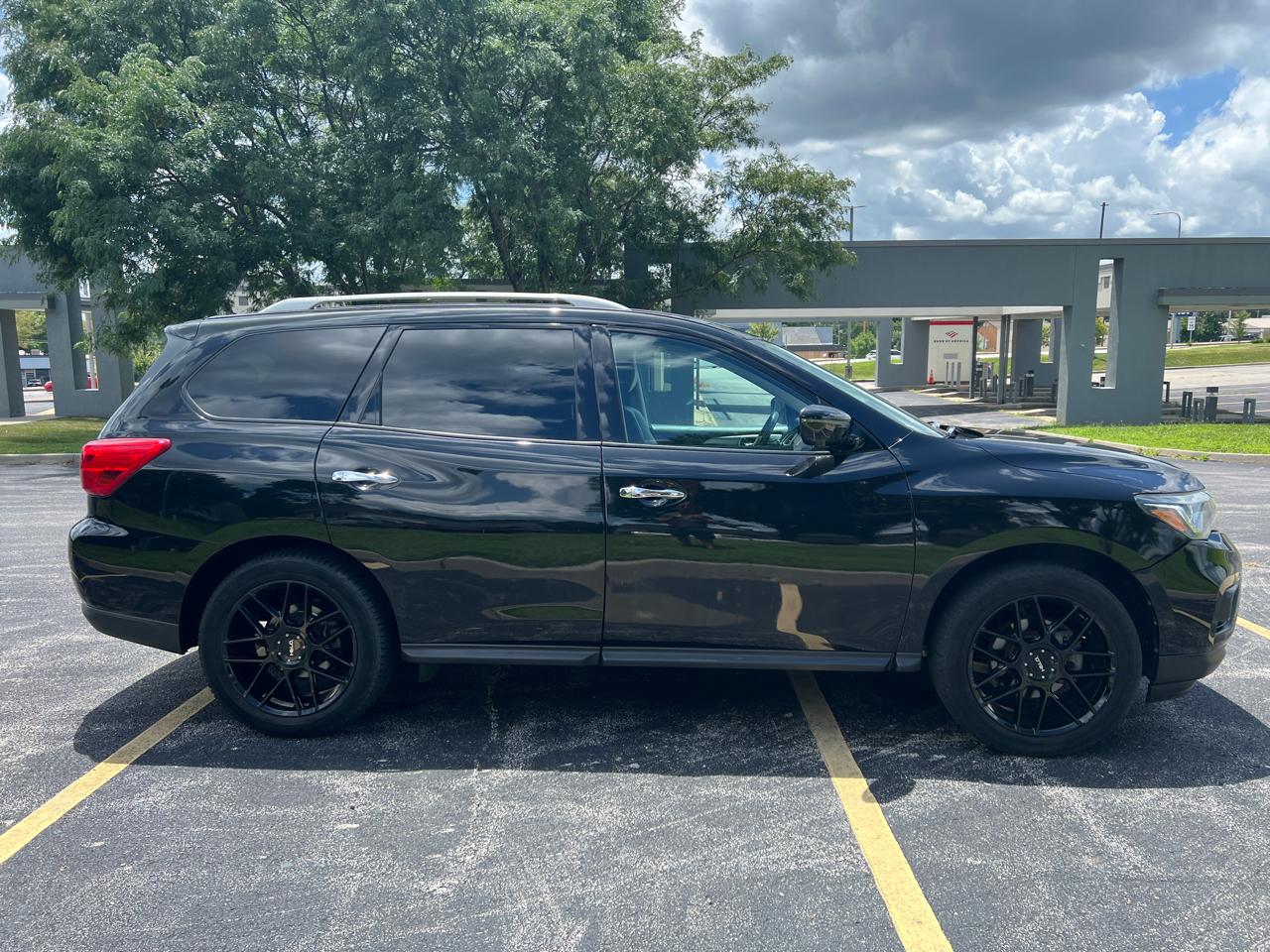 Nissan Pathfinder FWD SL 2019