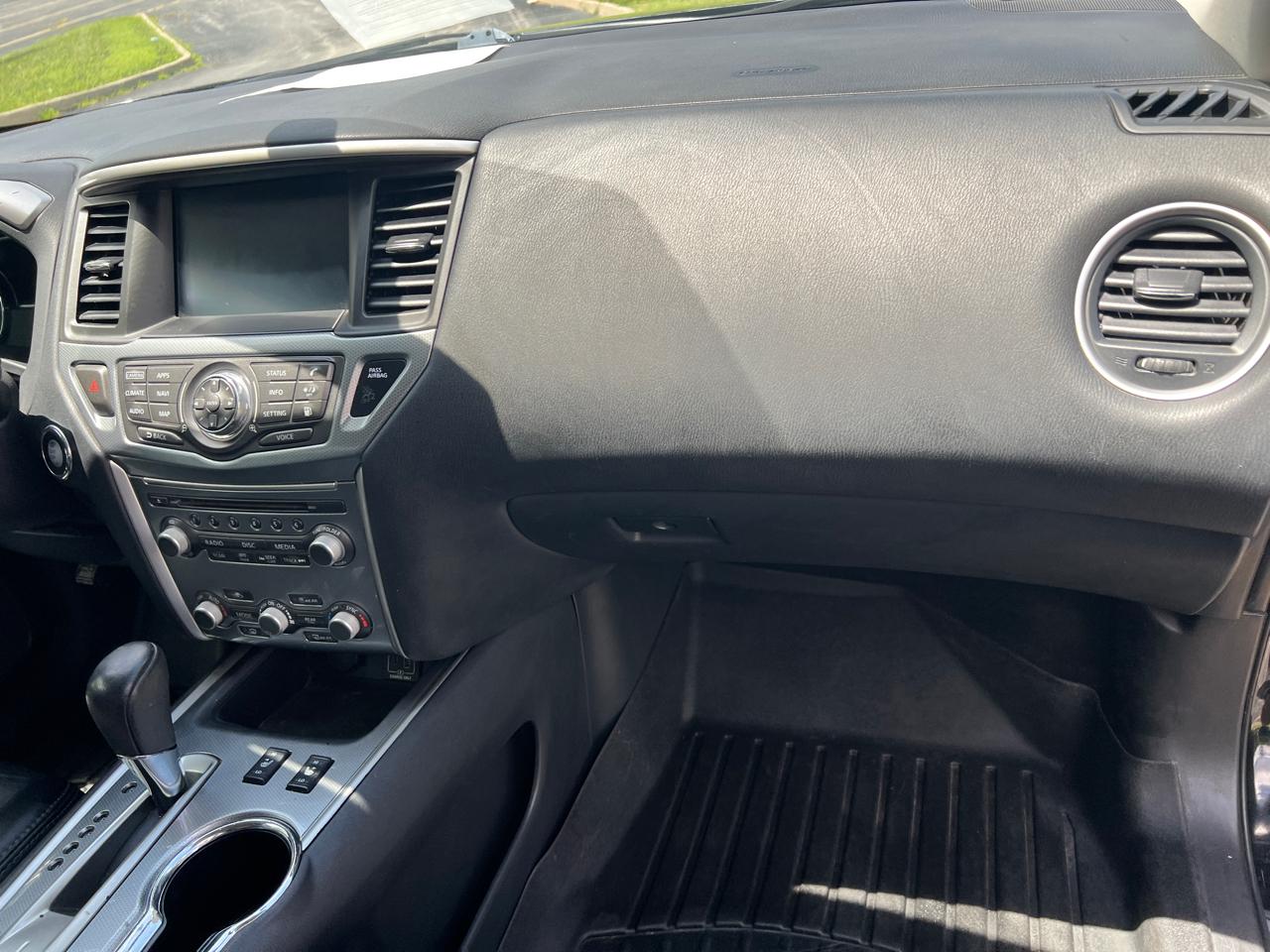 Nissan Pathfinder FWD SL 2019