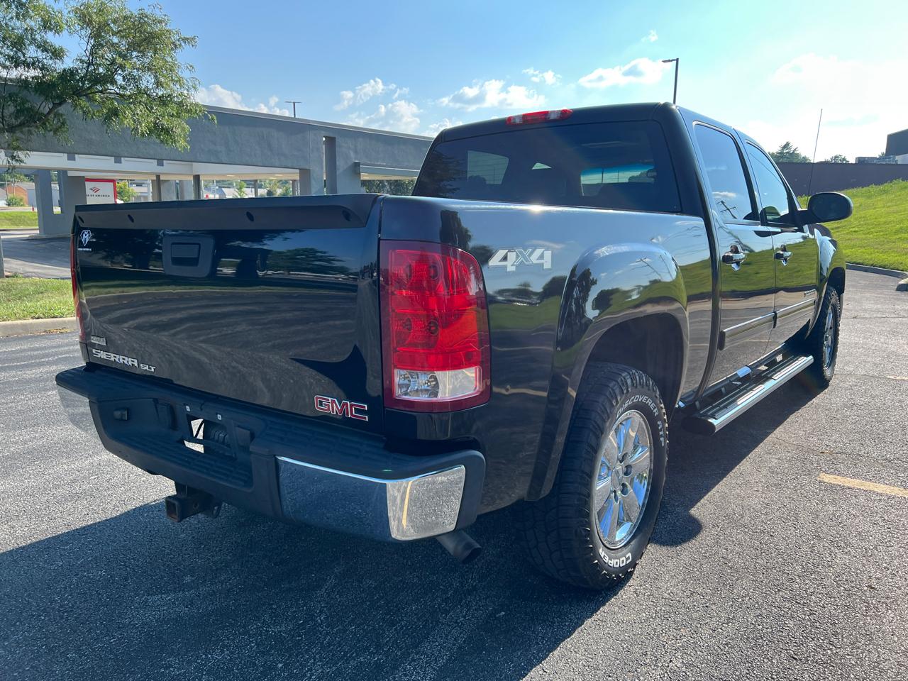 GMC Sierra 1500 4WD Crew Cab 143.5" SLT 2011