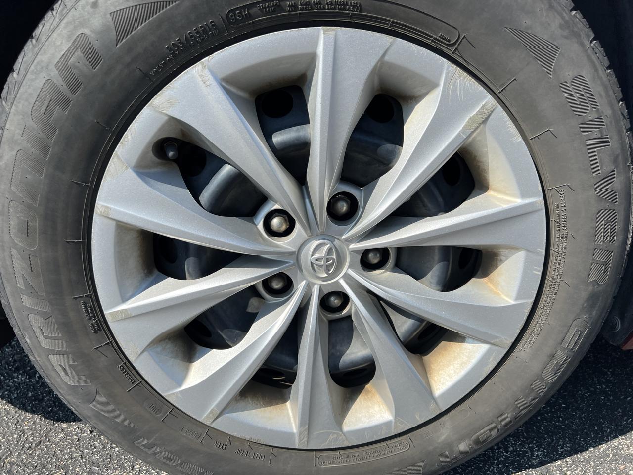 Toyota Camry LE Auto (Natl) 2017