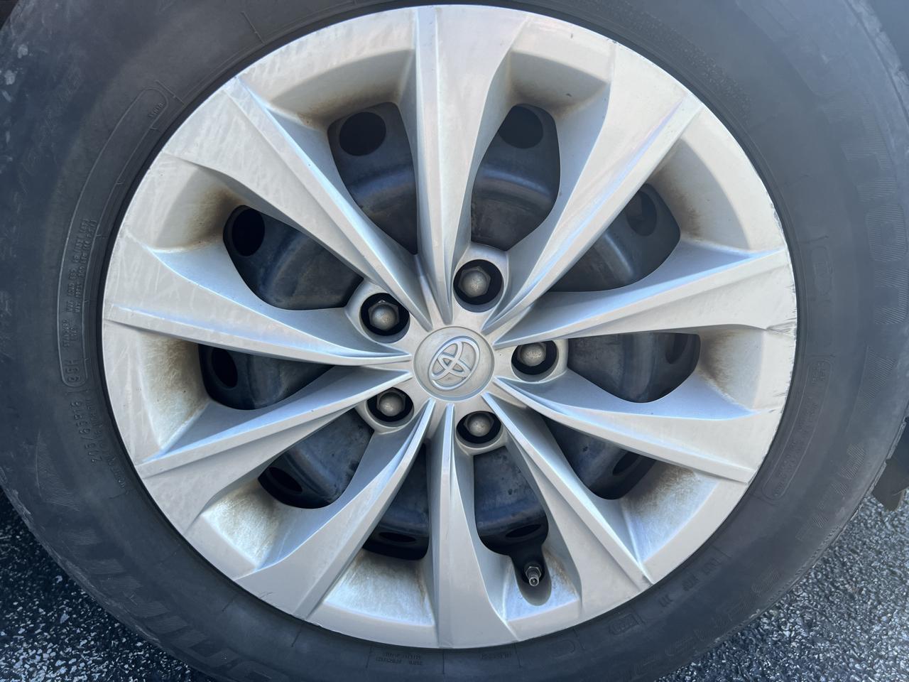 Toyota Camry LE Auto (Natl) 2017