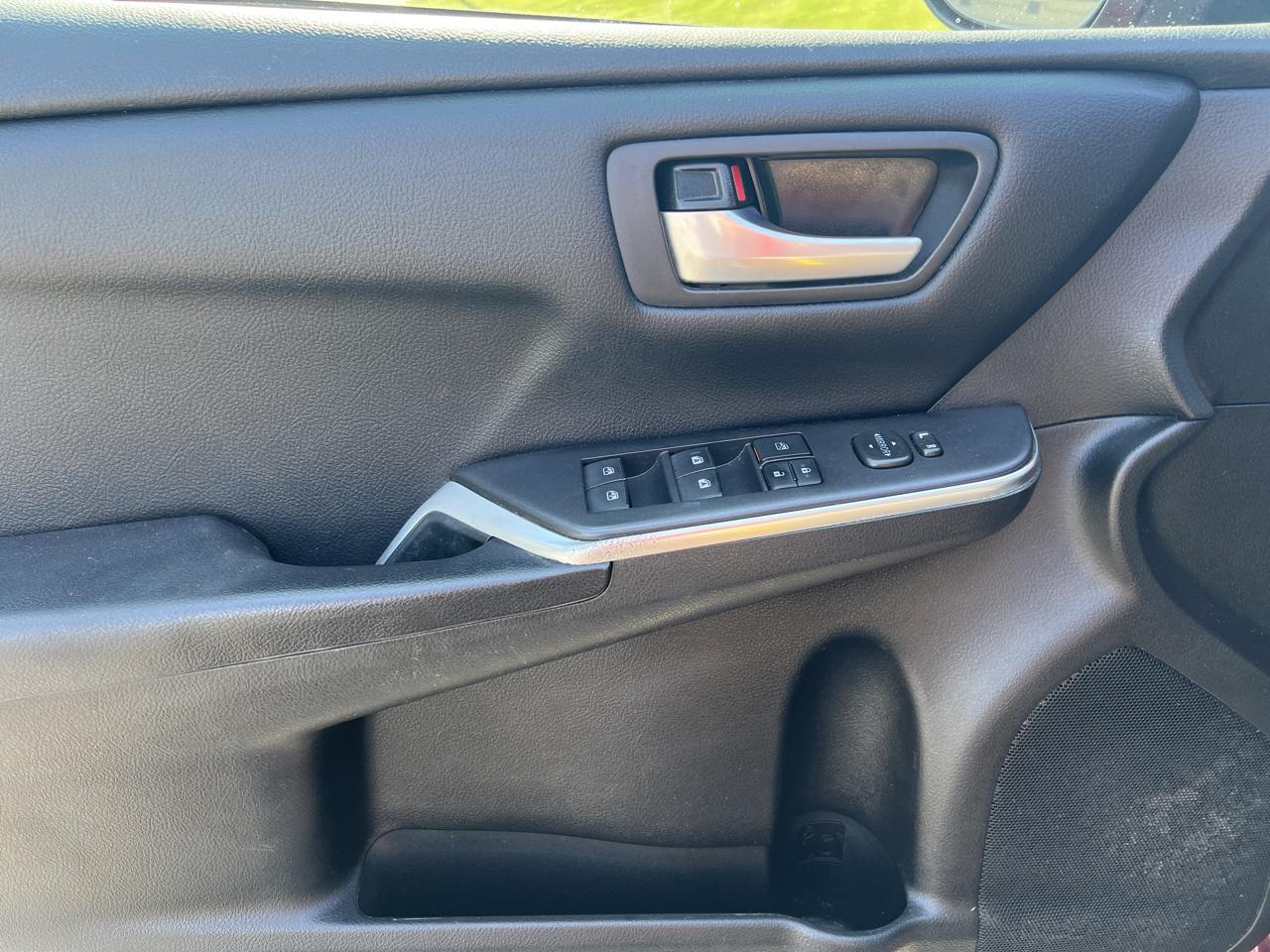 Toyota Camry LE Auto (Natl) 2017