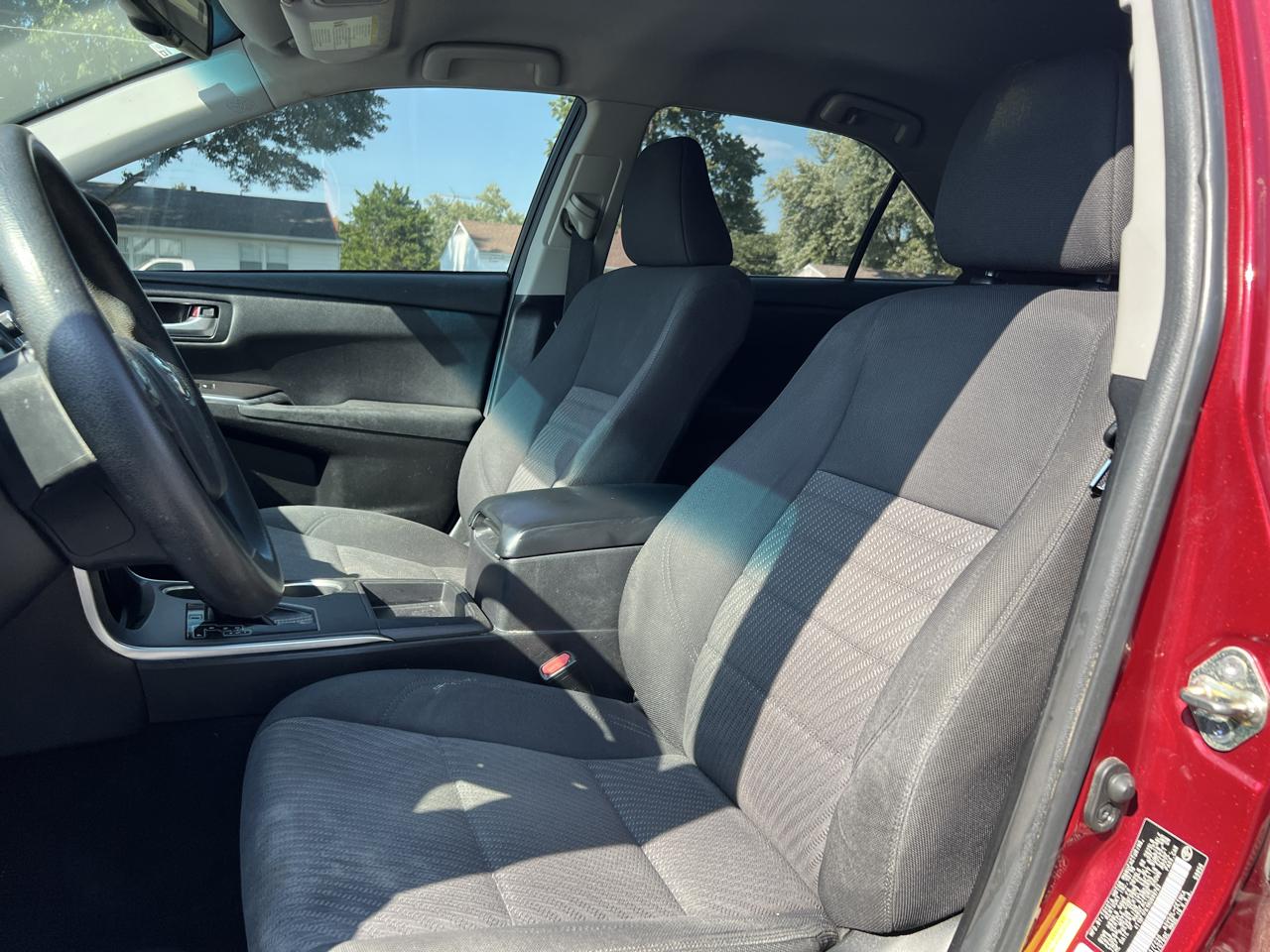 Toyota Camry LE Auto (Natl) 2017
