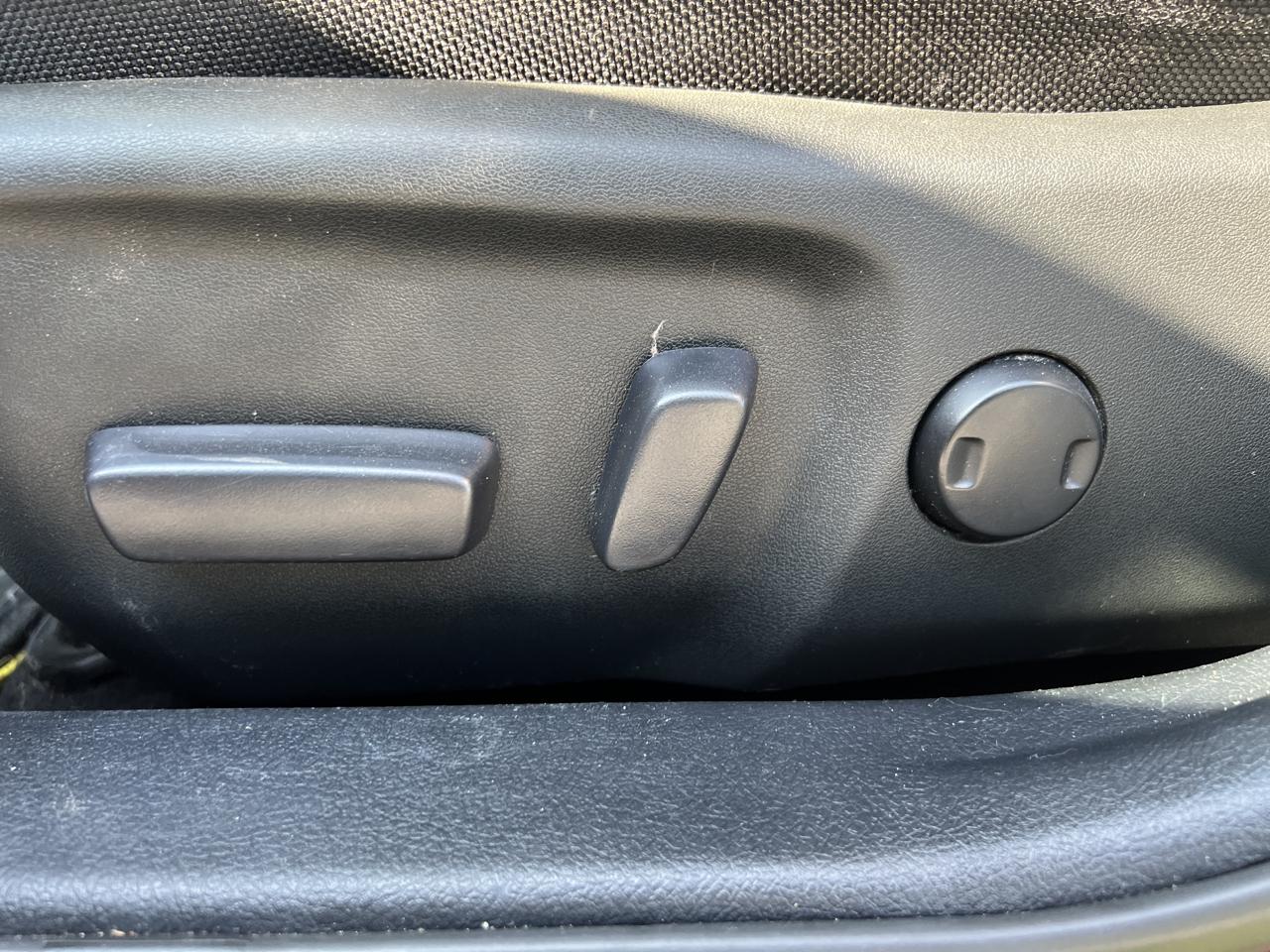 Toyota Camry LE Auto (Natl) 2017