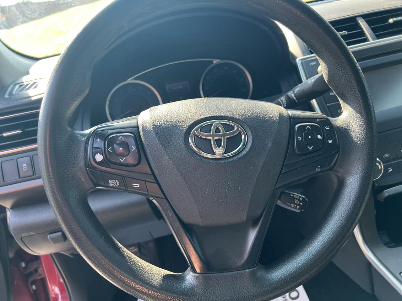 Toyota Camry LE Auto (Natl) 2017