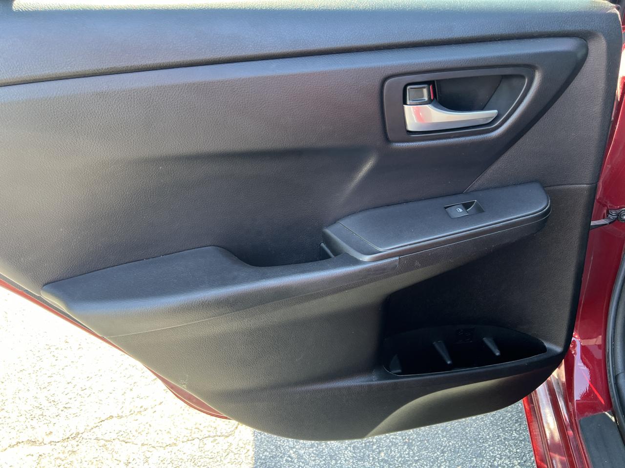 Toyota Camry LE Auto (Natl) 2017