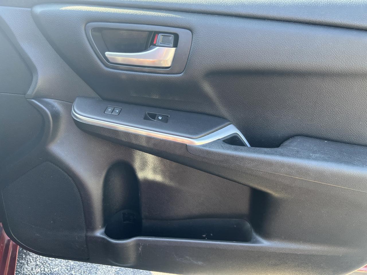Toyota Camry LE Auto (Natl) 2017
