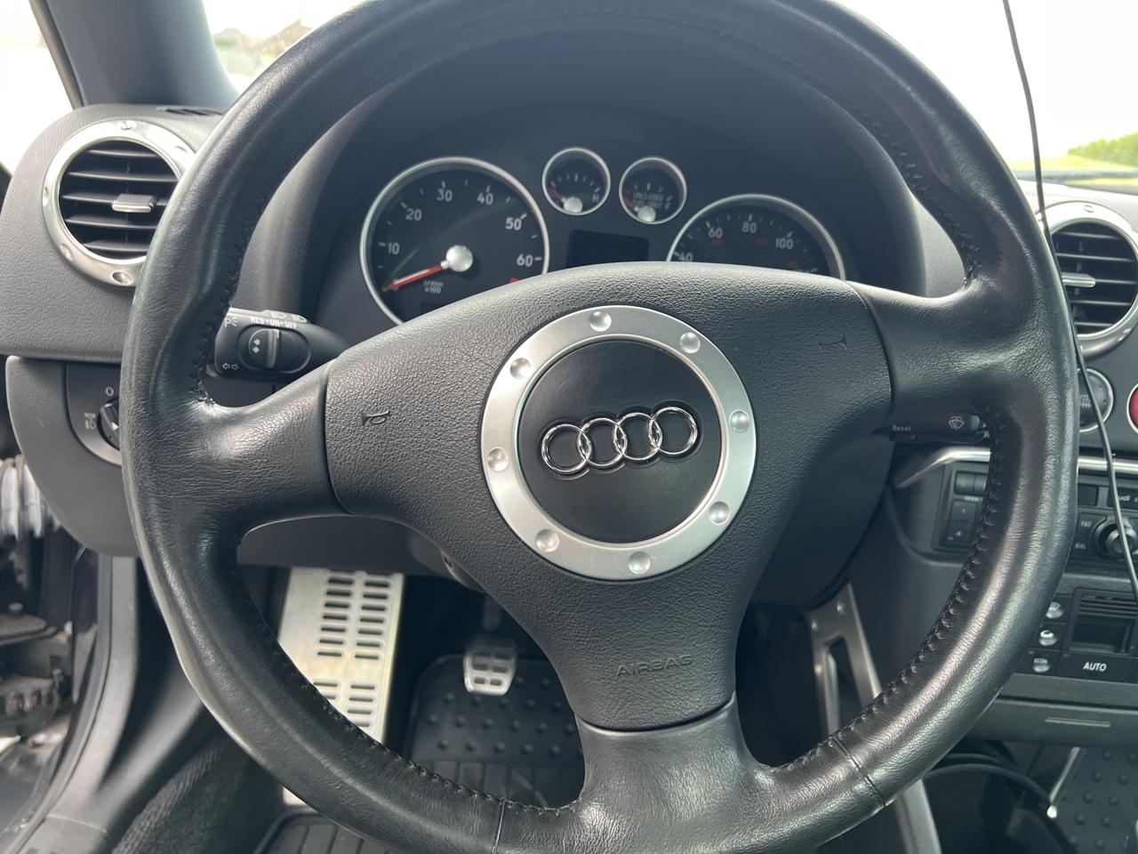 Audi TT 2dr Cpe Quattro 5-Spd w/ESP 2001