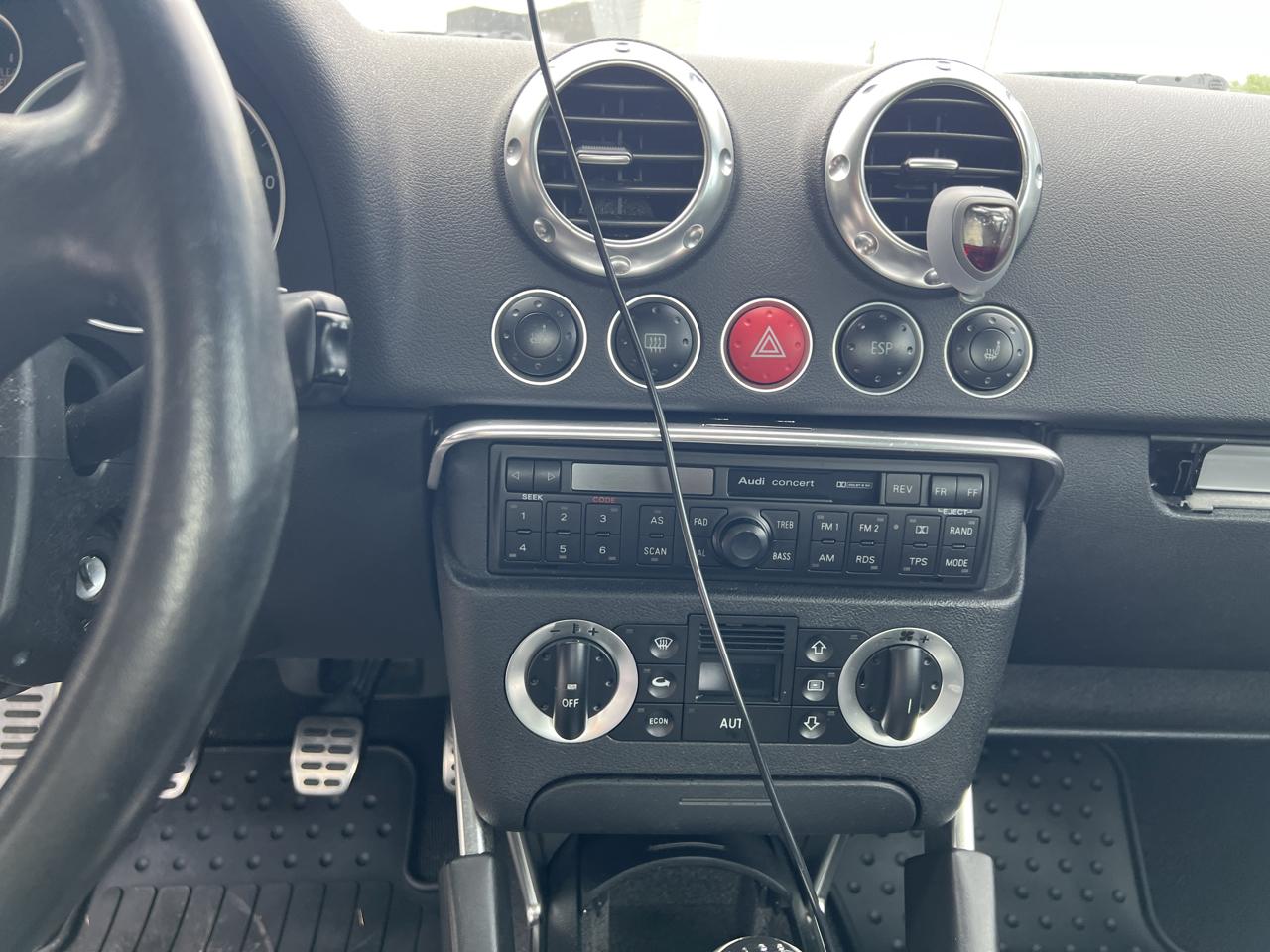 Audi TT 2dr Cpe Quattro 5-Spd w/ESP 2001