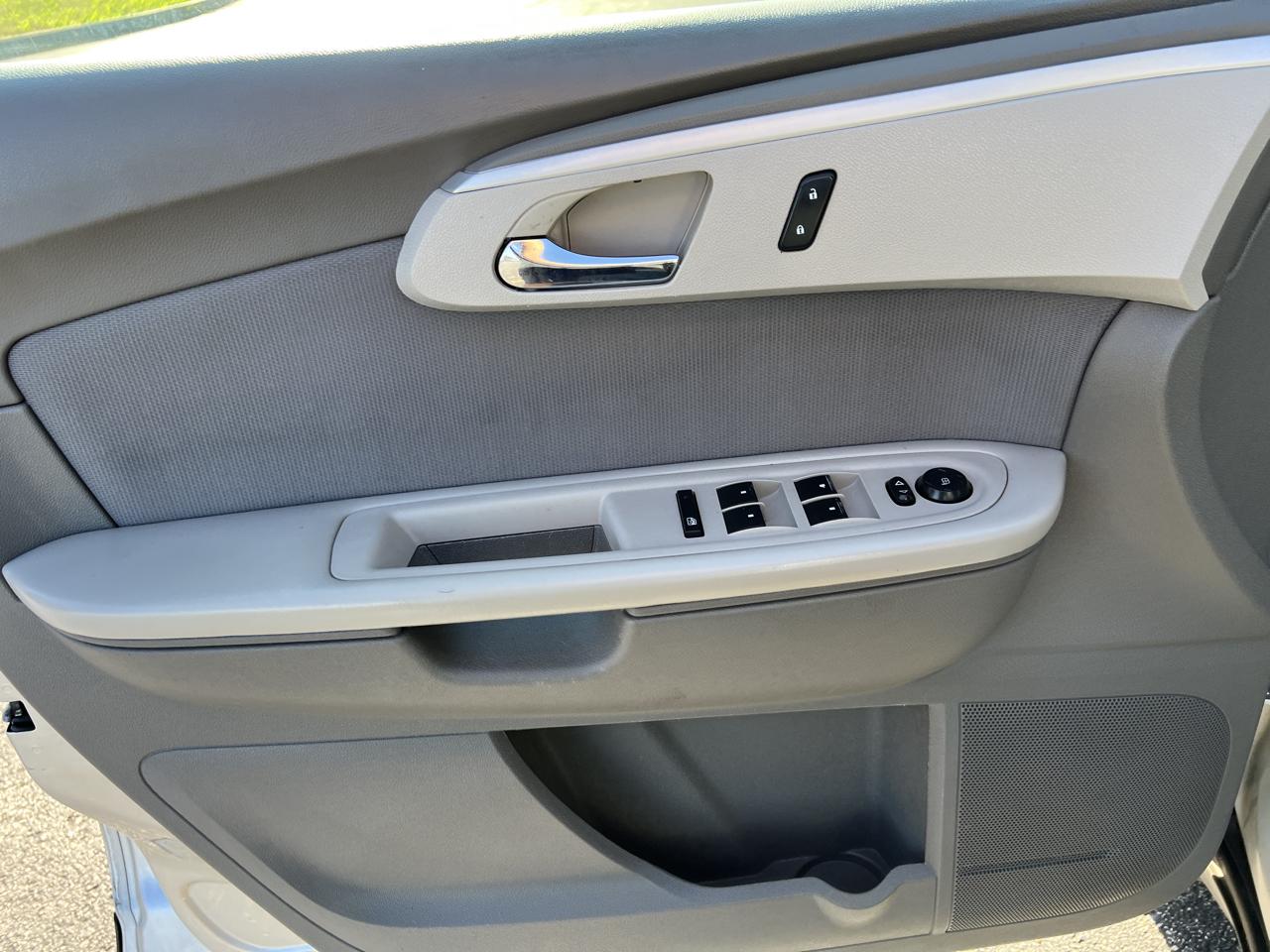 Chevrolet Traverse FWD 4dr LS 2012