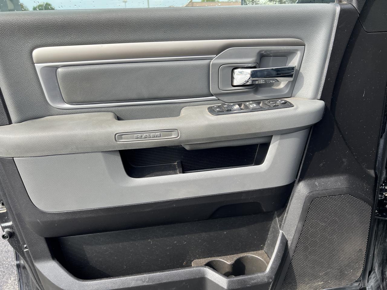 RAM 1500 4WD Crew Cab 140.5" Big Horn 2016