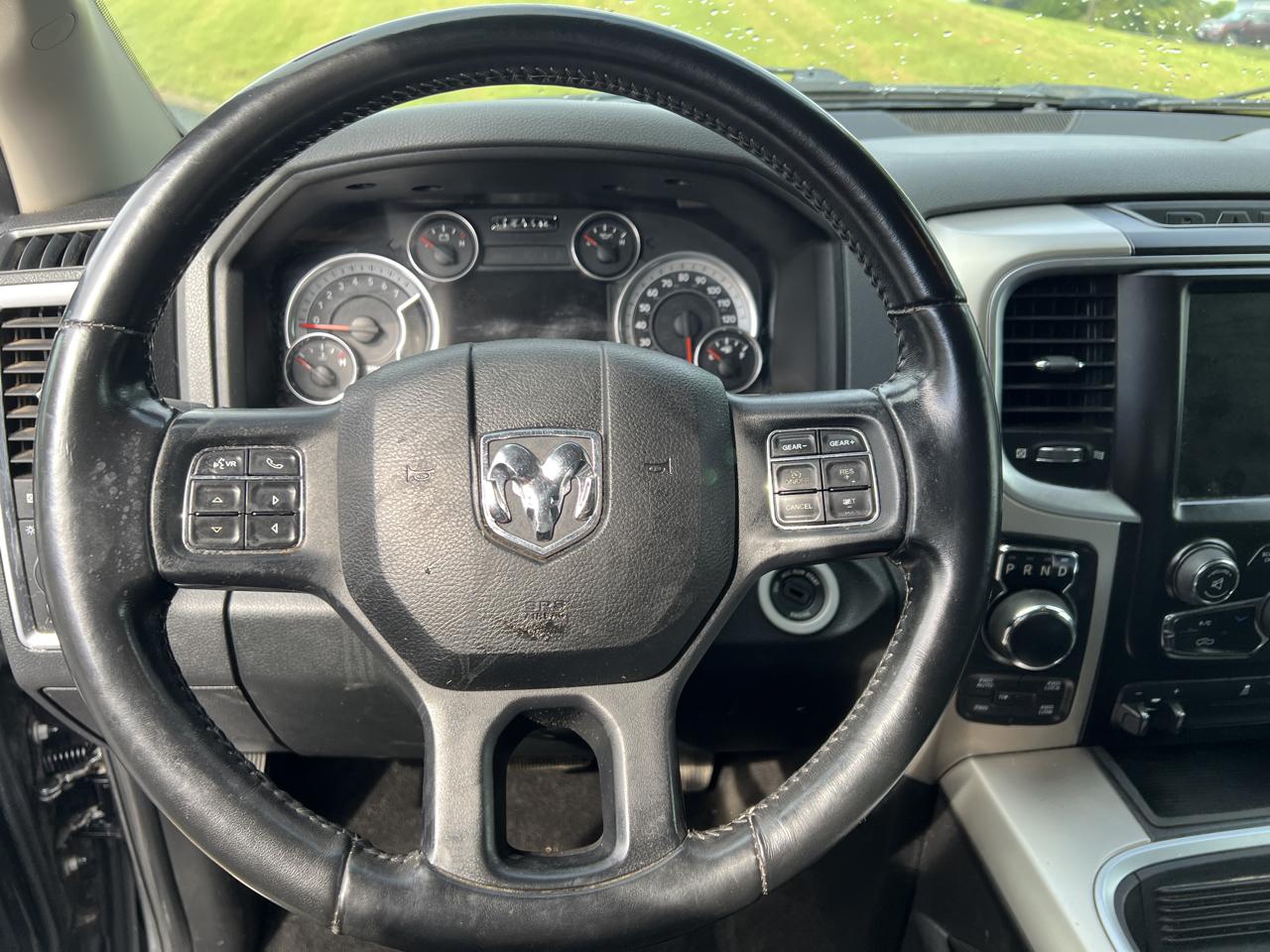 RAM 1500 4WD Crew Cab 140.5" Big Horn 2016