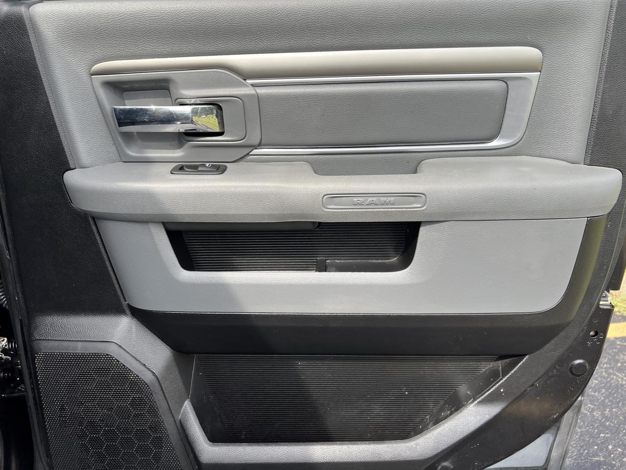 RAM 1500 4WD Crew Cab 140.5" Big Horn 2016