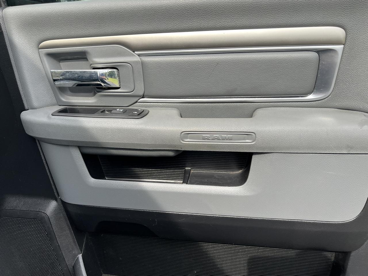RAM 1500 4WD Crew Cab 140.5" Big Horn 2016