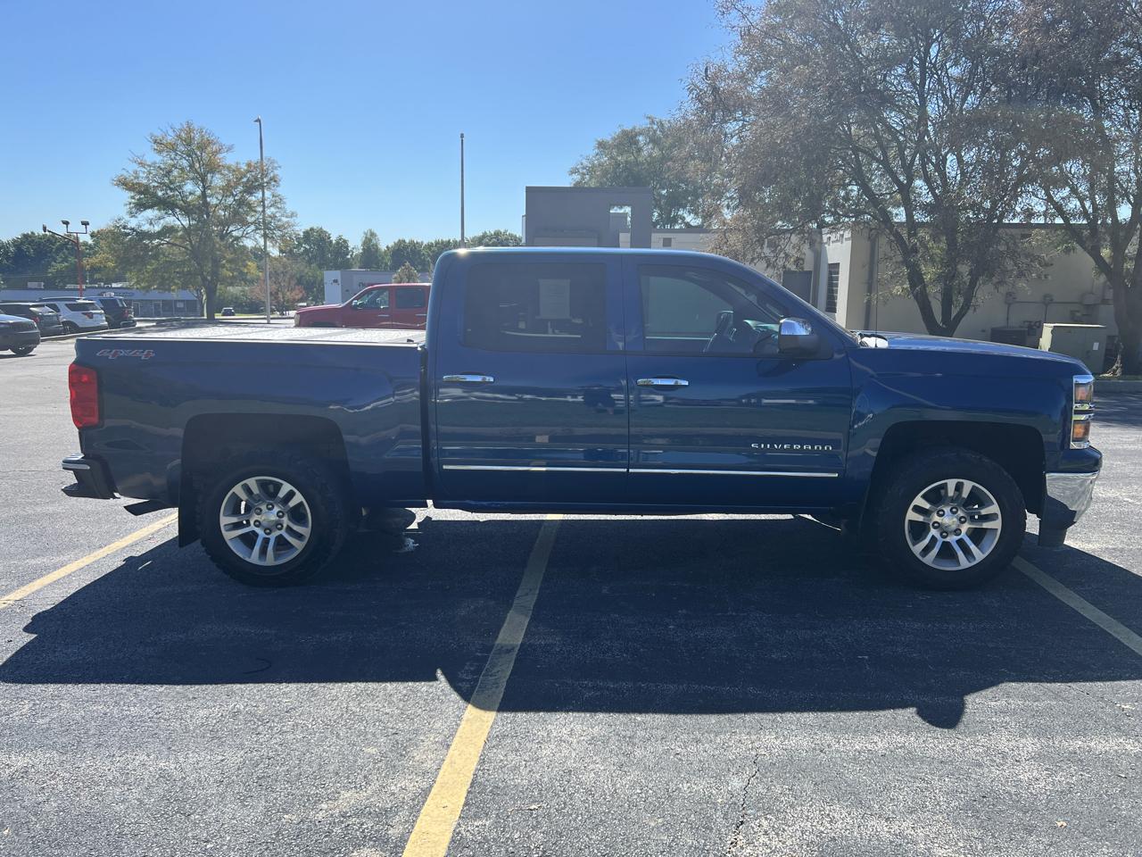 Chevrolet Silverado 1500 4WD Crew Cab 143.5" LT w/1LT 2015